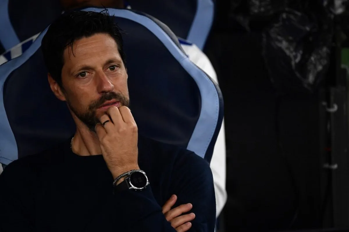 FC Porto's Portuguese coach Vitor Bruno looks on before the UEFA Europa League football match between Lazio and Porto at the Olympic stadium in Rome, on November 07, 2024.  Filippo MONTEFORTE / AFP