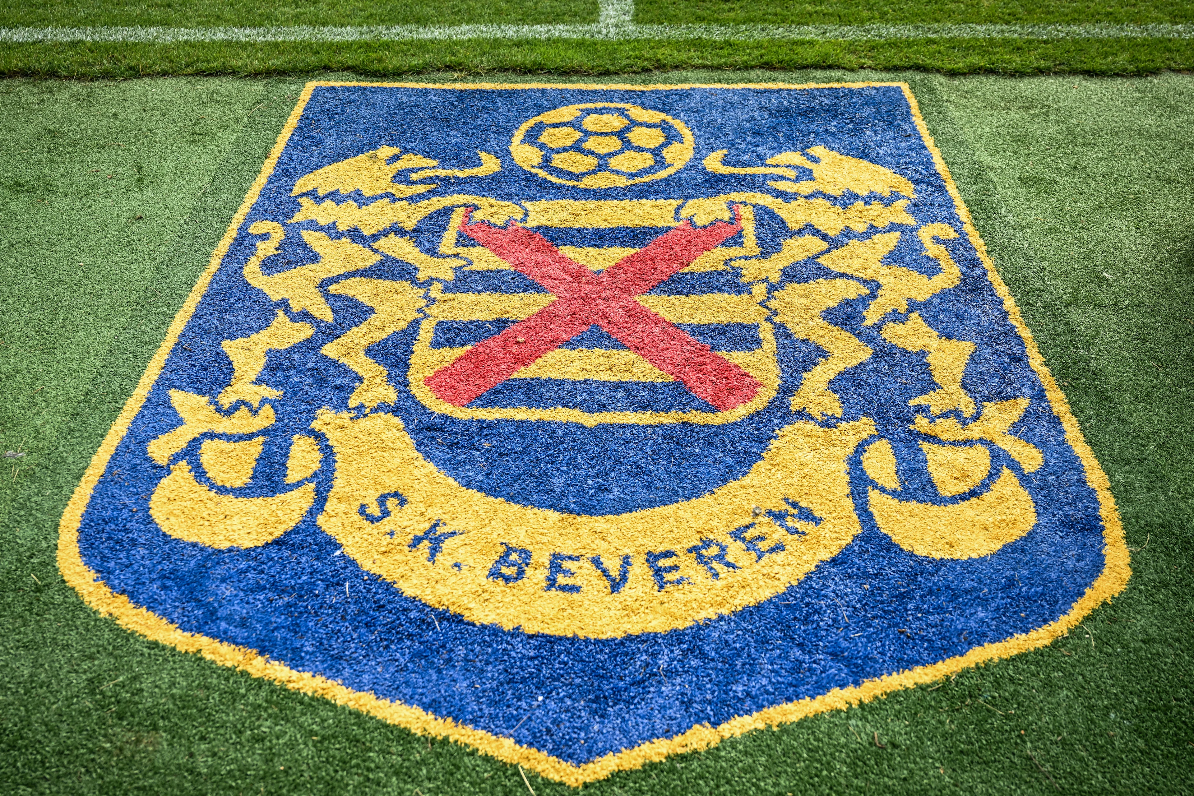 The Beveren club logo pictured before a soccer game between SK Beveren and KSC Lokeren, Sunday 21 September 2025 in Beveren, on day 6 of the 2025-2026 'Challenger Pro League' 1B second division of the Belgian championship. BELGA PHOTO DAVID PINTENS