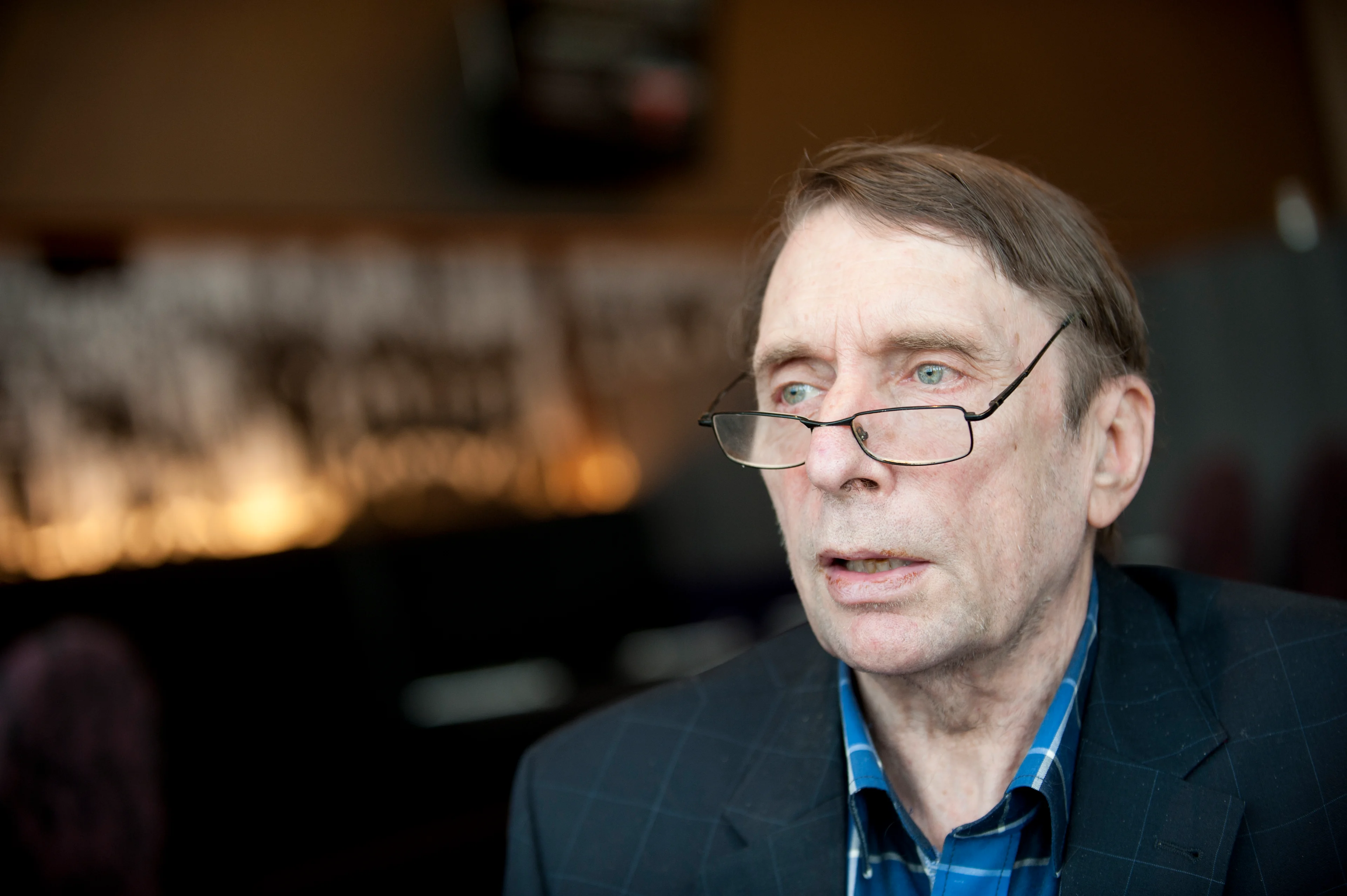 20150922 - SINT-TRUIDEN, BELGIUM: former soccer player and journalist, Gilbert 'Gille' Van Binst pictured during an interview with former Belgian soccer player Odilon 'Lon' Polleunis, in Sint-Truiden, Tuesday 22 September 2015. BELGA PHOTO CHRISTOPHE KETELS