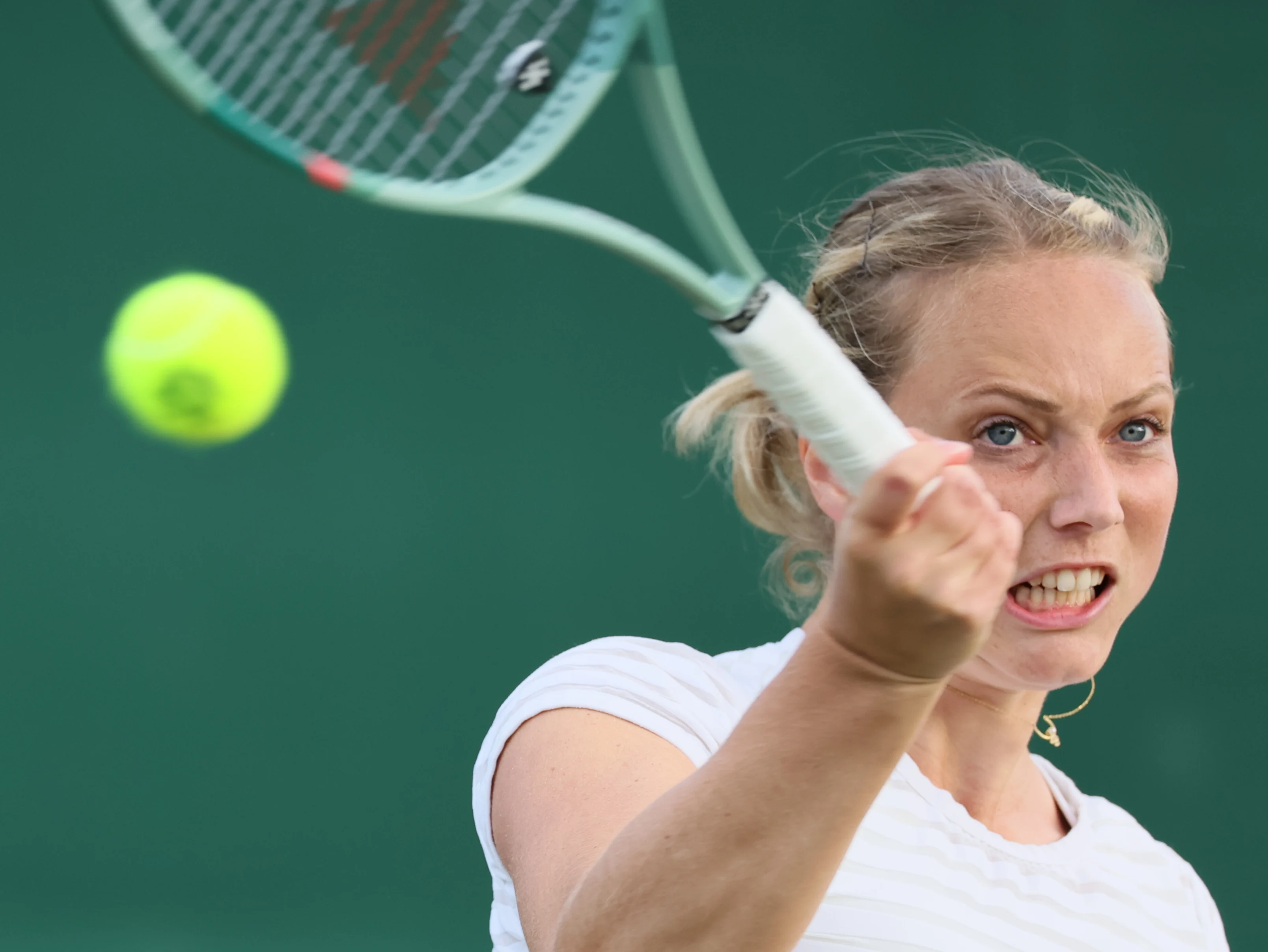 Belgian Kimberley Zimmermann pictured during a doubles tennis match with Czech pair Kolodziejova - Siskova versus US-Belgian pair Davis - Zimmermann, in round 1 of the women's doubles of the 2024 Wimbledon grand slam tournament at the All England Tennis Club, in south-west London, Britain, Thursday 04 July 2024. BELGA PHOTO BENOIT DOPPAGNE