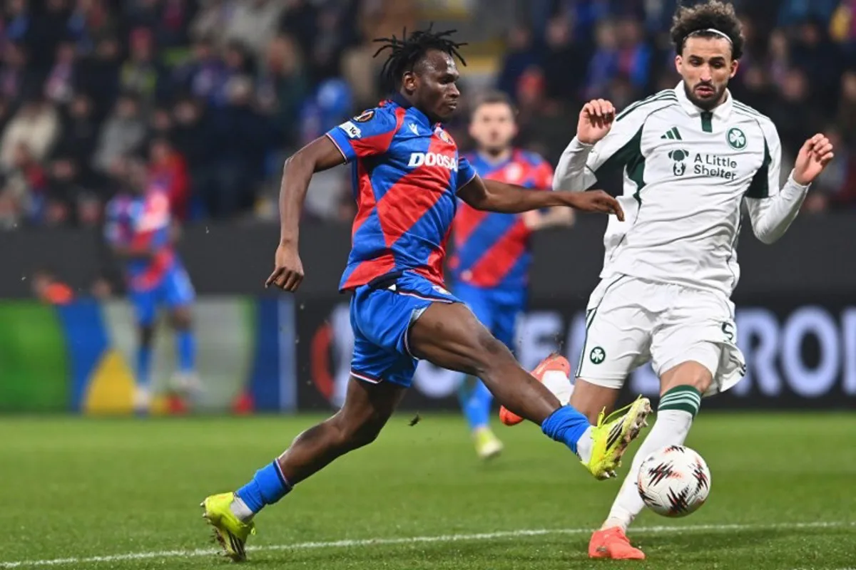 Viktoria Plzen's Ghanaian forward #80 Prince Kwabena Adu and Panathinaikos' Algerian defender #05 Ahmed Touba vie for the ball during the UEFA Europa League knockout round playoff second leg football match FC Viktoria Plzen v Panathinaikos in Plzen, Czech Republic, on February 26, 2026. Michal Cizek / AFP