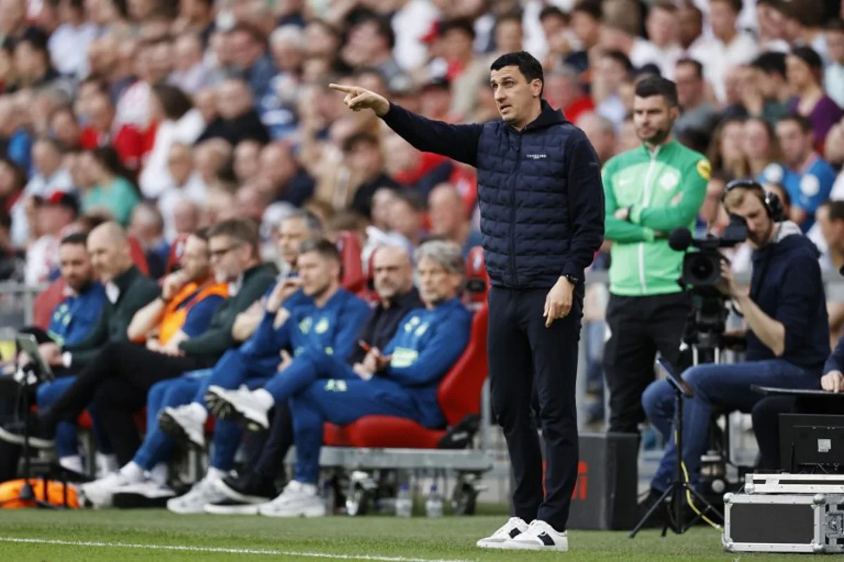 Alkmaar's Belgian coach Maarten Martens gestures   during the Dutch Eredivisie football match between PSV Eindhoven and AZ Alkmaar at the Philips stadium in Eindhoven, on April 6, 2024.   MAURICE VAN STEEN / ANP / AFP