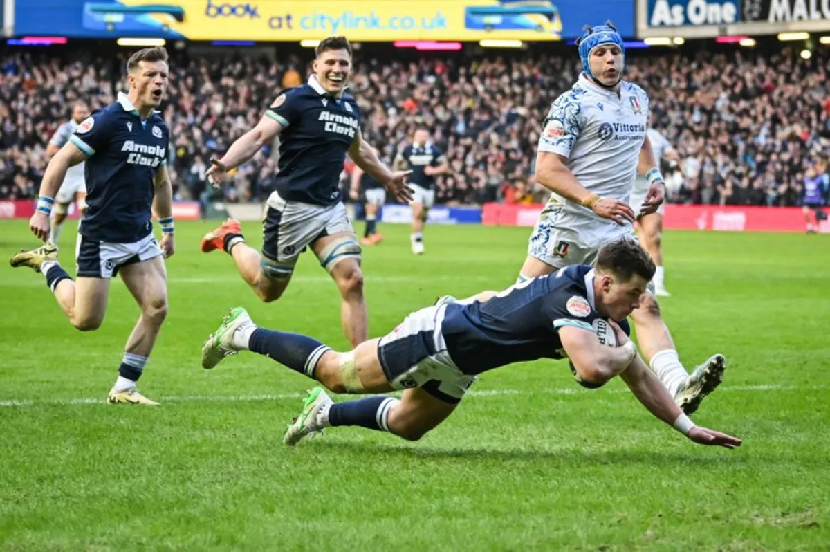 Scotland's centre Huw Jones scores a try during the Six Nations international rugby union match between Scotland and Italy at Murrayfield Stadium in Edinburgh, Scotland on February 1, 2025.  ANDY BUCHANAN / AFP