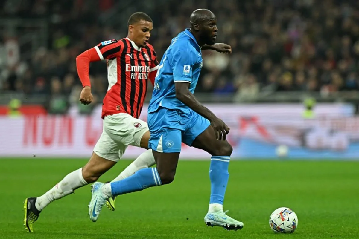 Napoli's Belgian forward #11 Romelu Lukaku (C) fights for the ball with AC Milan's German defender #28 Malick Thiaw during the Italian Serie A football match Ac Milan vs Napoli at San Siro Meazza stadium in Milan on October 29, 2024.  Gabriel BOUYS / AFP