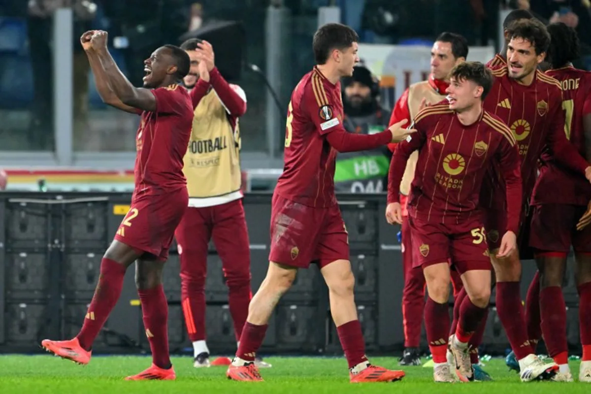 Roma's defender #12 Saud Abdulhamid (L) celebrates scoring his team's second goal with teammates during the EUFA Europa League football match between AS Roma and Sporting Braga at the Olympic stadium in Rome, on December 12, 2024.  Andreas SOLARO / AFP