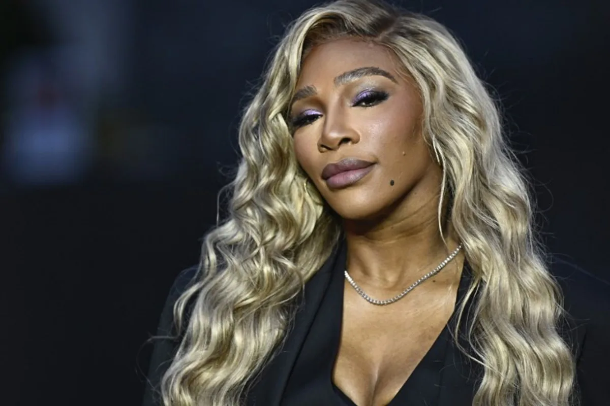 Former US tennis player Serena Williams poses on the red carpet as she arrives for 'The Prelude to the Olympics' at The Fondation Louis Vuitton in Paris on July 25, 2024, ahead of the 2024 Paris Olympics.   JULIEN DE ROSA / AFP