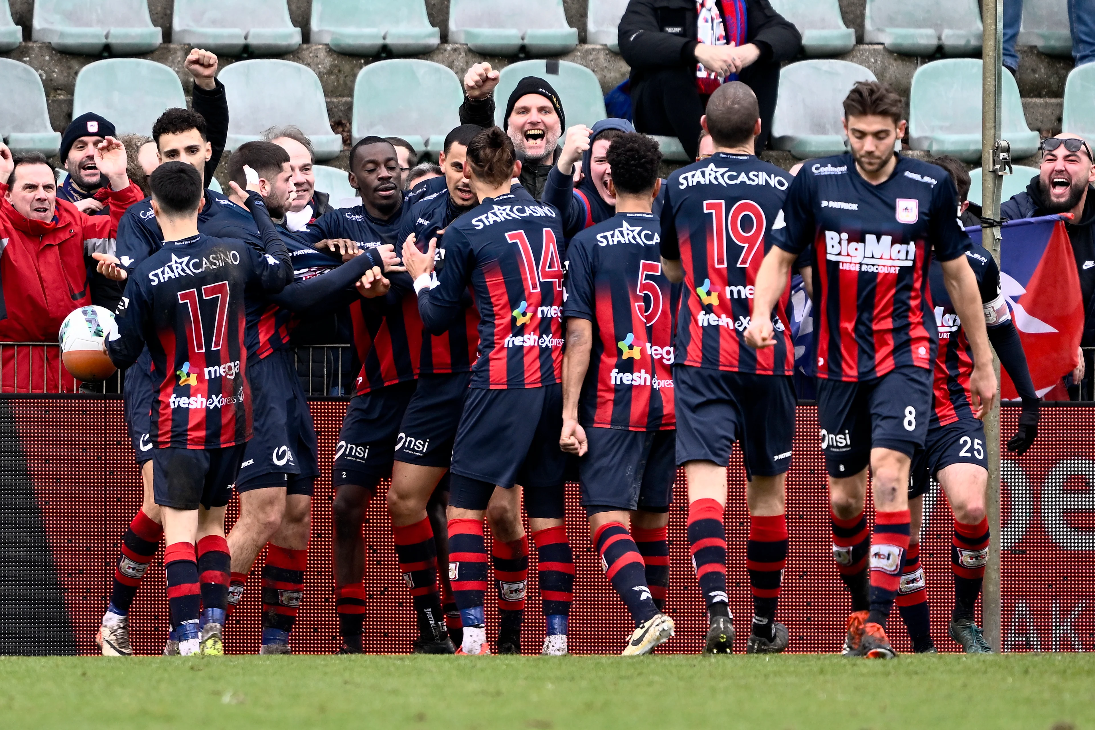 Liege's players celebrate after scoring during a soccer match between Lommel SK and RFC Liege, Sunday 26 January 2025 in Lommel, on day 19 of the 2024-2025 'Challenger Pro League' 1B second division of the Belgian championship. BELGA PHOTO JOHAN EYCKENS