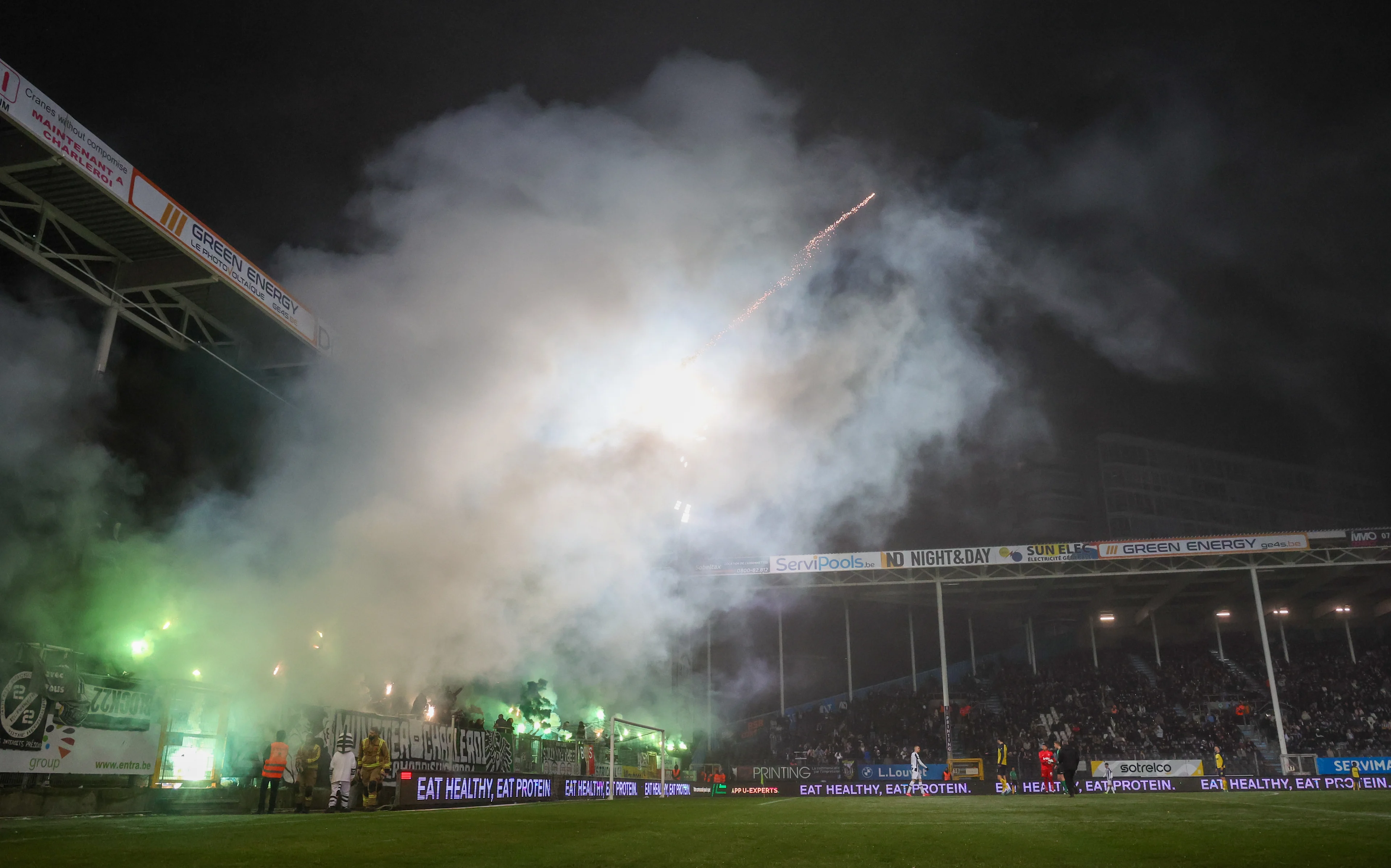 Supporters with fireworks pictured during a soccer match between Sporting Charleroi and Union Saint-Gilloise, Saturday 11 January 2025 in Charleroi, on day 21 of the 2024-2025 season of the 'Jupiler Pro League' first division of the Belgian championship. BELGA PHOTO VIRGINIE LEFOUR