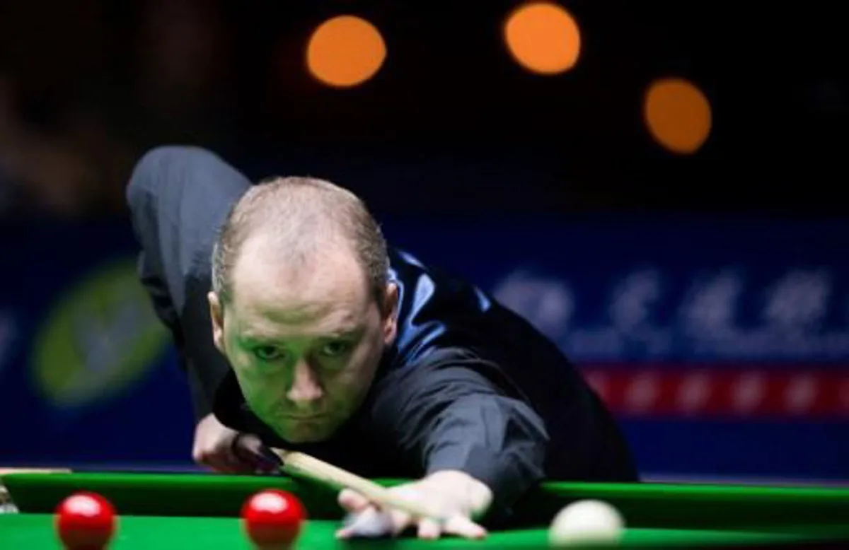Graeme Dott of Britain plays a shot against Shaun Murphy of Britain (not pictured) during the Snooker Shanghai Masters in Shanghai on September 11, 2014. Dott won against Murphy with 5:3 in the second round of the competition. The World Snooker Masters will take place until September 14, 2014. AFP PHOTO / JOHANNES EISELE