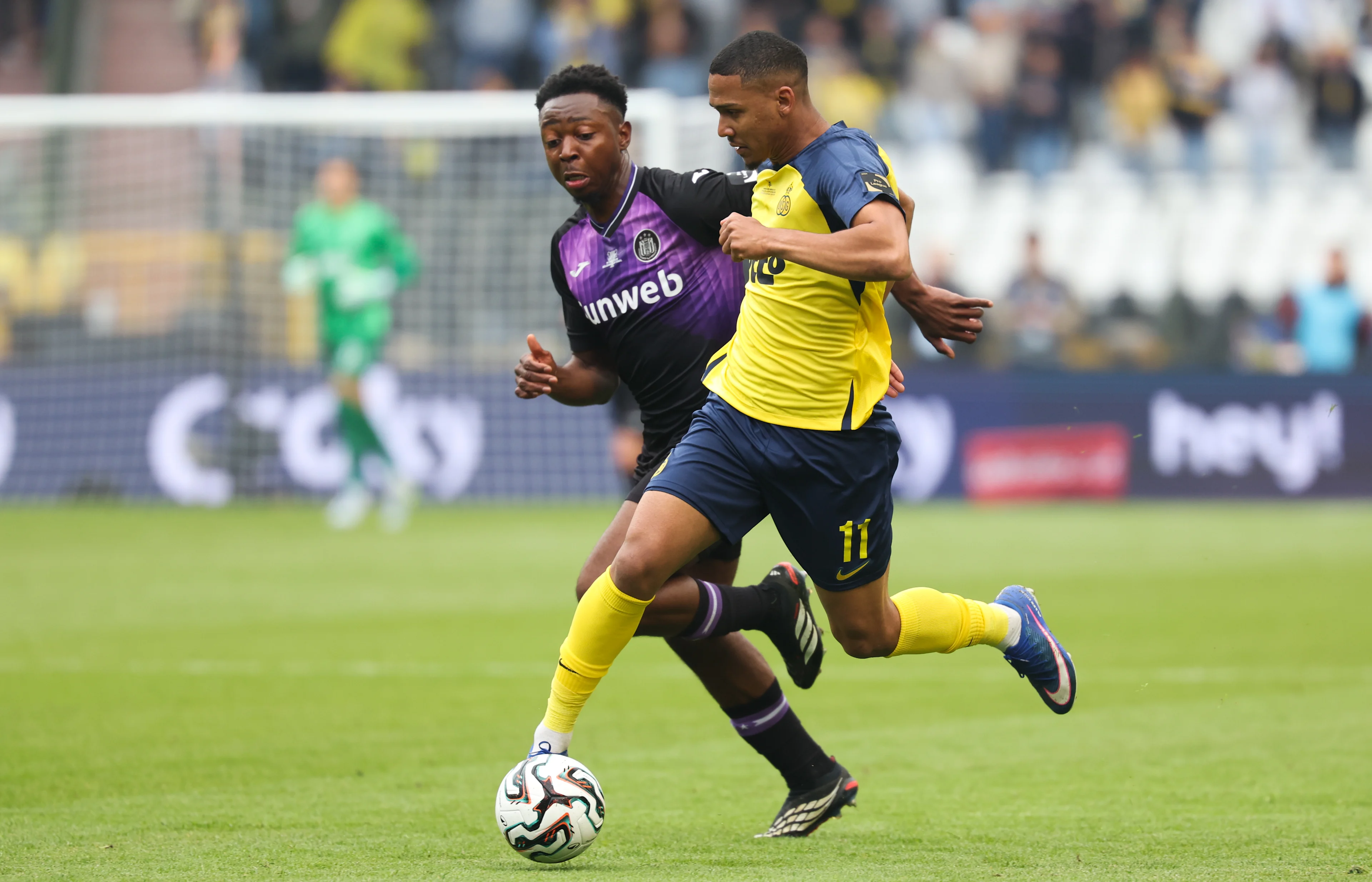 Anderlecht's Marco Kana and Union's Guilherme Smith fight for the ball during a soccer game between Royale Union Saint-Gilloise and RSC Anderlecht, Thursday 14 May 2026 in Brussels, the final of the 'Croky Cup' Belgian soccer cup. BELGA PHOTO VIRGINIE LEFOUR