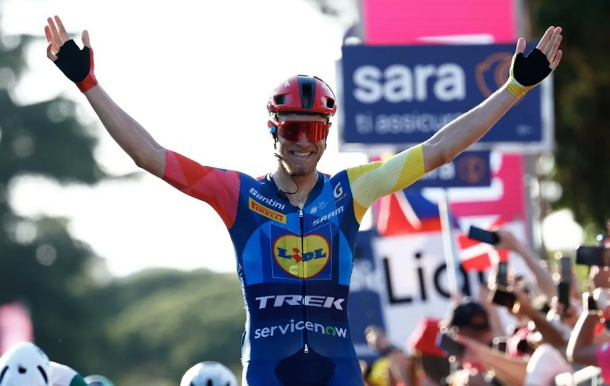 Lidl - Trek Italian rider Jonathan Milan celebrates as he crossing the finish line to win the 21th stage of the Giro d'Italia 2026 - Tour of Italy cycling race of 131km from Rome to Rome, Italy, on May 31, 2026. Luca Bettini / AFP