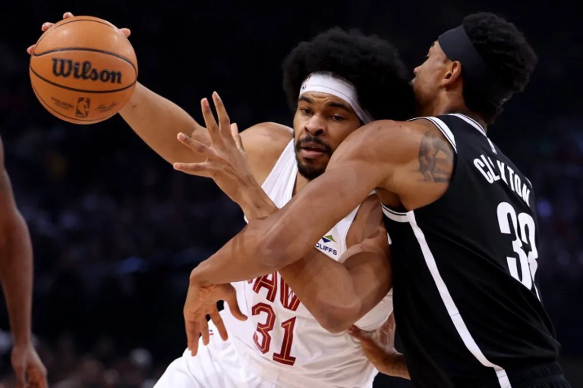 Cleveland Cavaliers' US Center Jarrett Allen (L) vies with Brooklyn Nets' US Center Nic Claxton (R) during the NBA regular season basketball match between the Cleveland Cavaliers and the Brooklyn Nets at the Accor Arena in Paris on January 11, 2024.  Emmanuel Dunand / AFP