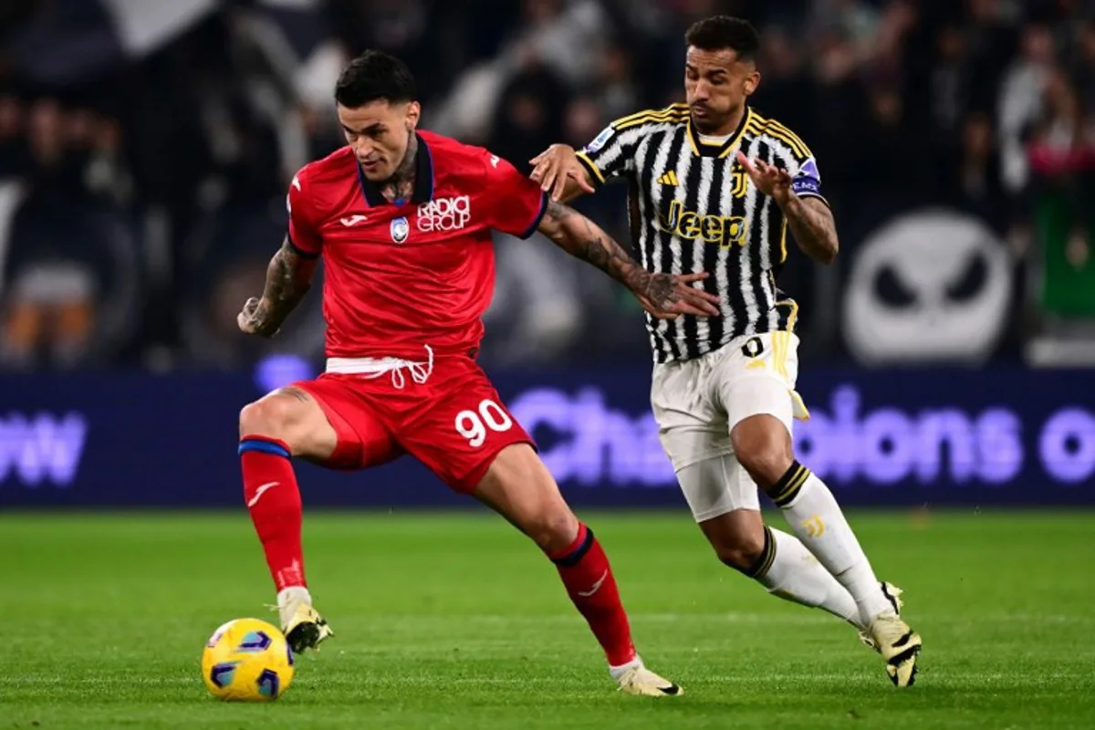 Atalanta's Italian forward #90 Gianluca Scamacca (L) fights for the ball with Juventus' Brazilian defender #03 Gleison Bremer during the Italian Serie A football match between Juventus and Atalanta at the Allianz Stadium in Turin, on March 10, 2024.  MARCO BERTORELLO / AFP