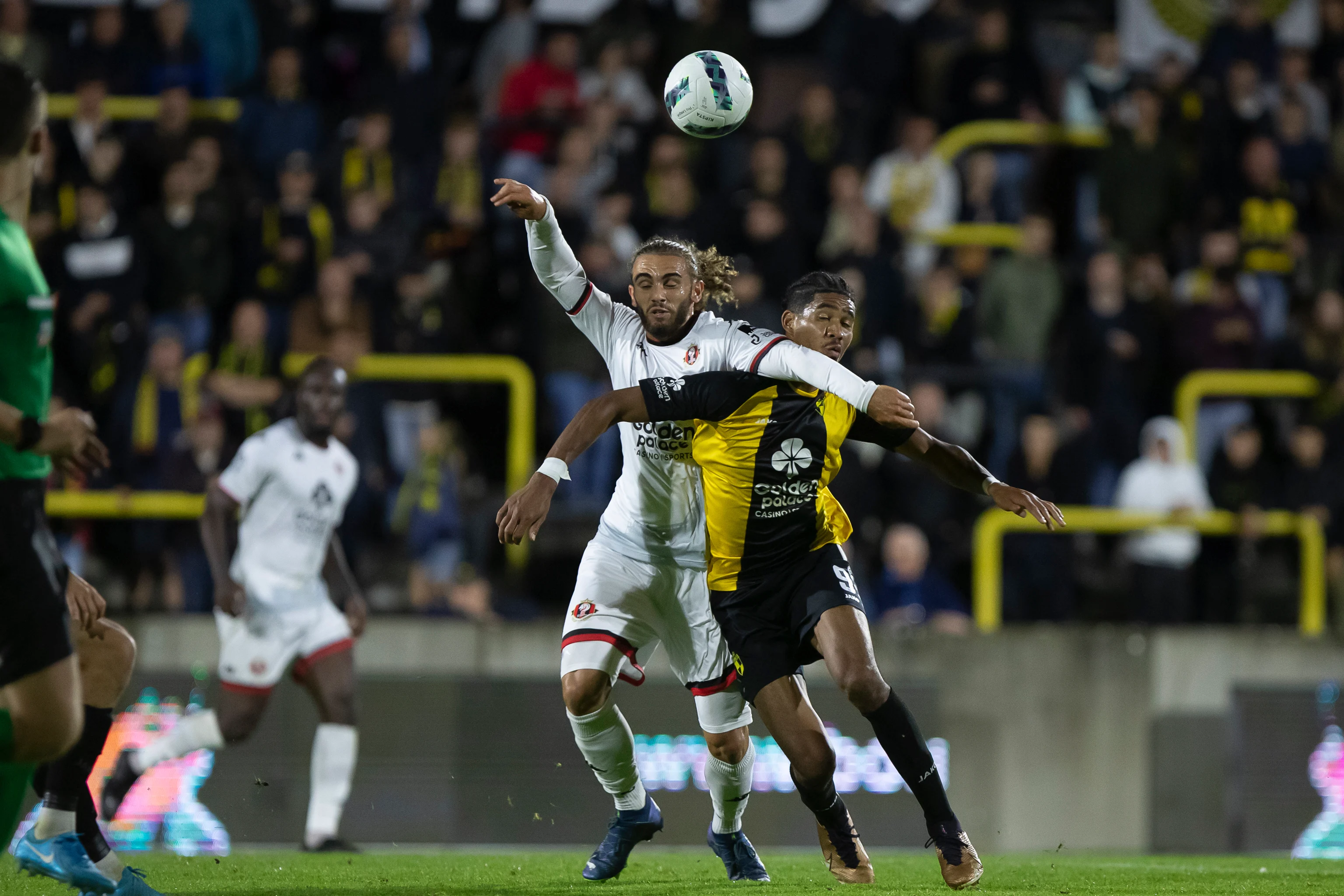 Seraing's Matteo Scarpinati and Lierse's Bryan Adinany pictured in action during a soccer match between K Lierse SK and RFC Seraing, in Lier, on day 2 of the 2024-2025 'Challenger Pro League' 1B second division of the Belgian championship, Saturday 24 August 2024. BELGA PHOTO KRISTOF VAN ACCOM