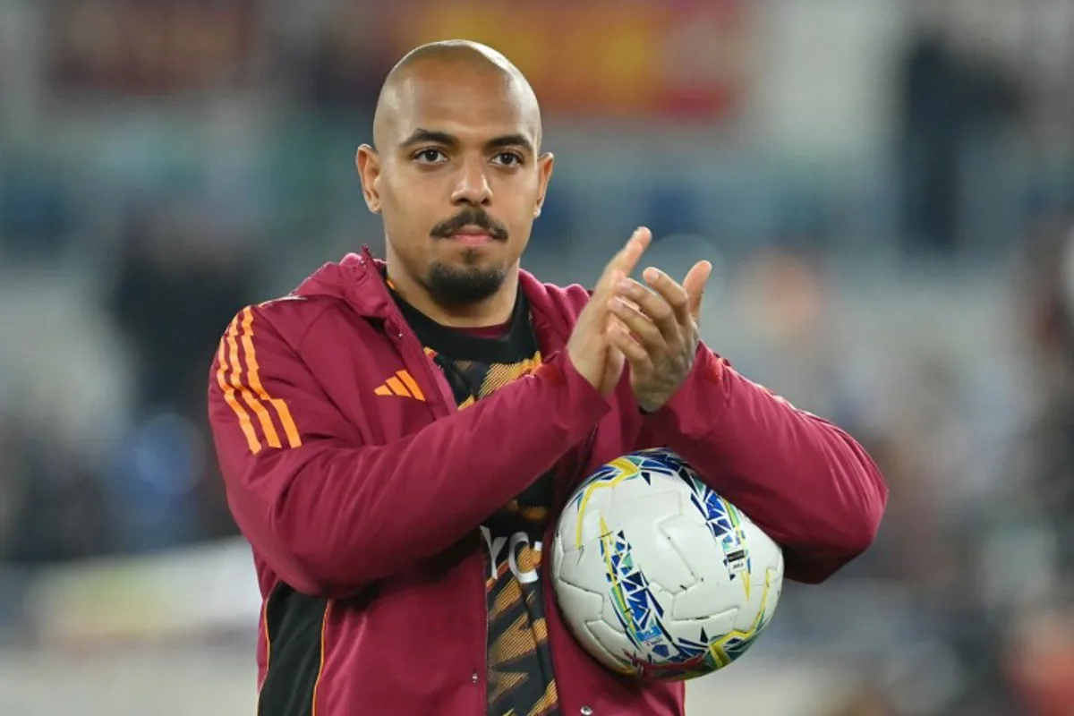 Roma's Dutch forward #14 Donyell Malen keeps the ball at the end of the match after scoring three goals during the Italian Serie A football match between AS Roma and Pisa at the Olympic Stadium in Rome on April 10, 2026. Filippo MONTEFORTE / AFP