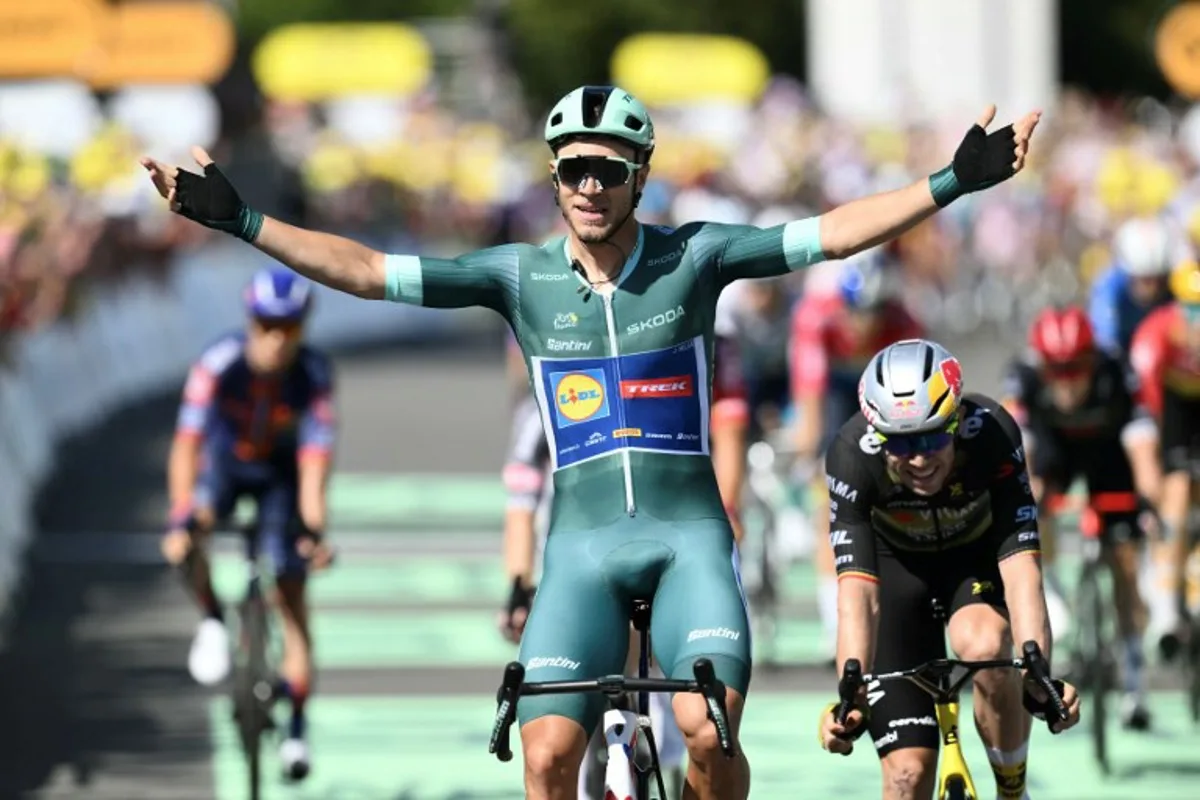 Lidl - Trek team's Italian rider Jonathan Milan wearing the best sprinter's green jersey cycles to the finish line to win ahead of Team Visma - Lease a bike team's Belgian rider Wout van Aert (R) placing second after the 8th stage of the 112th edition of the Tour de France cycling race, 171.4 km between Saint-Meen-le-Grand and Laval Espace Mayenne, western France, on July 12, 2025. Marco BERTORELLO / AFP