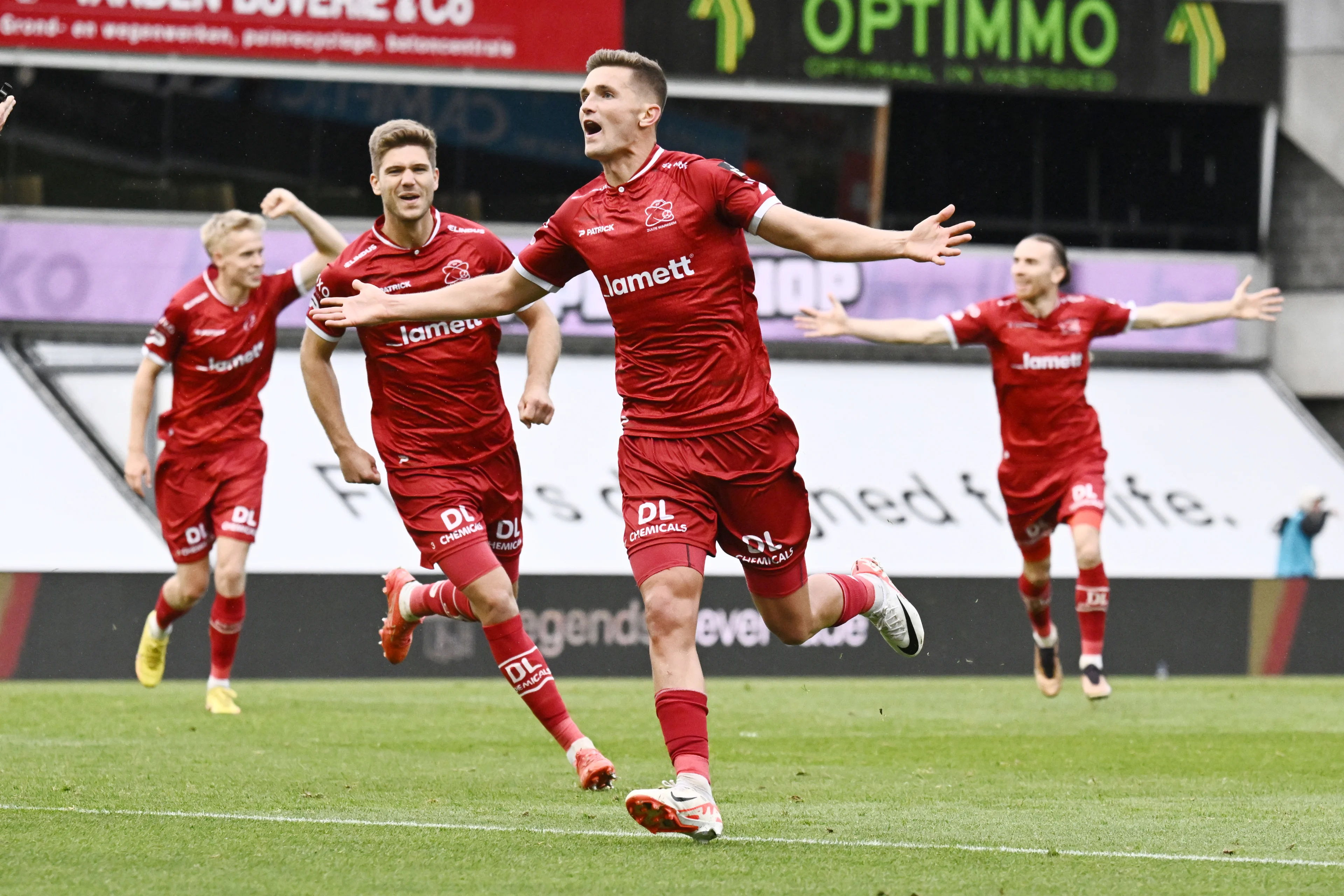 Essevee's Nicolas Rommens celebrates after scoring the 2-1 goal during a soccer match between S.V. Zulte Waregem and Club NXT, Sunday 06 October 2024 in Waregem, on day 7 of the 2024-2025 'Challenger Pro League' 1B second division of the Belgian championship. BELGA PHOTO MAARTEN STRAETEMANS