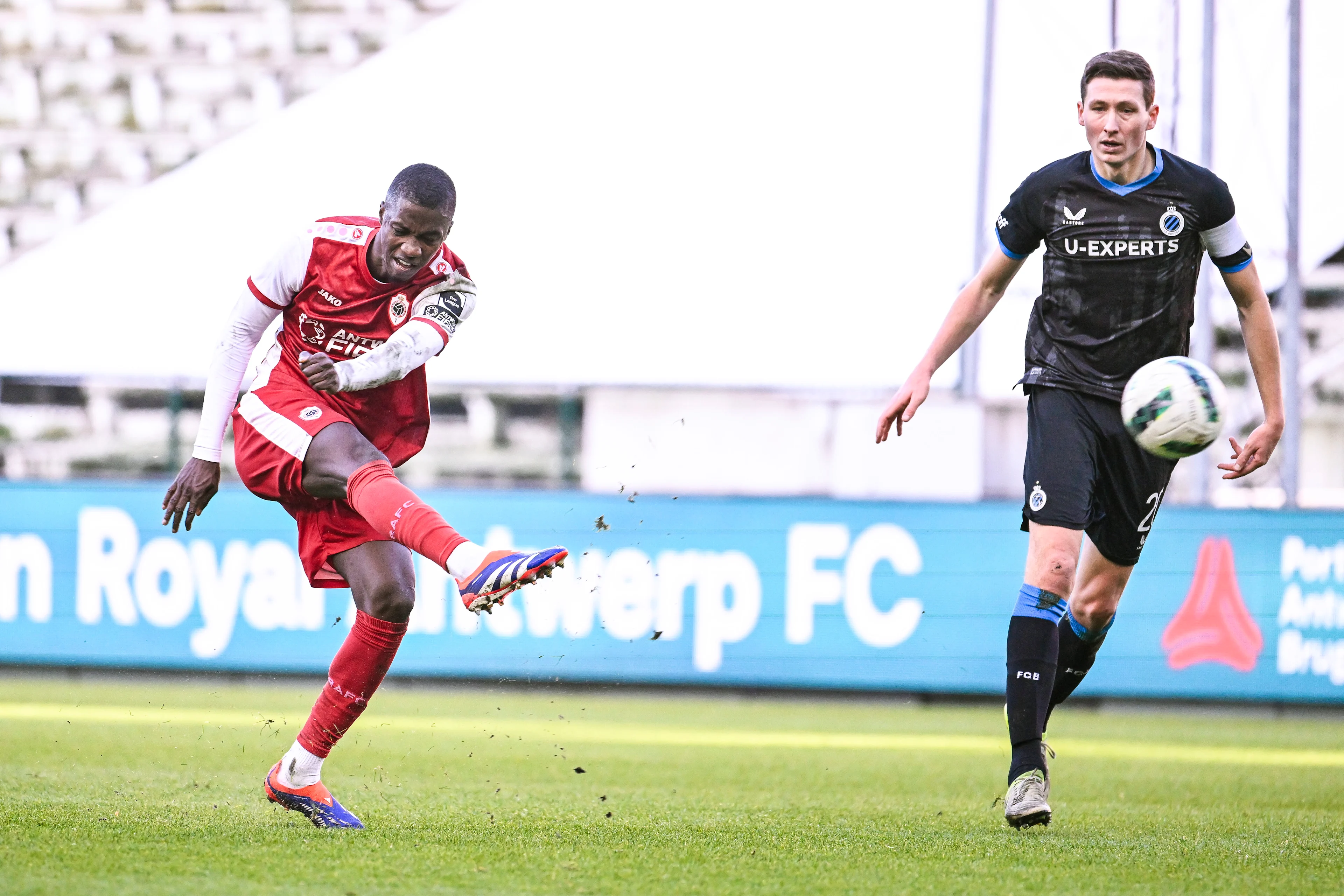 Antwerp's Mahamadou Doumbia scores a goal during a soccer match between Royal Antwerp FC and Club Brugge, Sunday 02 February 2025 in Antwerp, on day 24 of the 2024-2025 season of the 'Jupiler Pro League' first division of the Belgian championship. BELGA PHOTO TOM GOYVAERTS