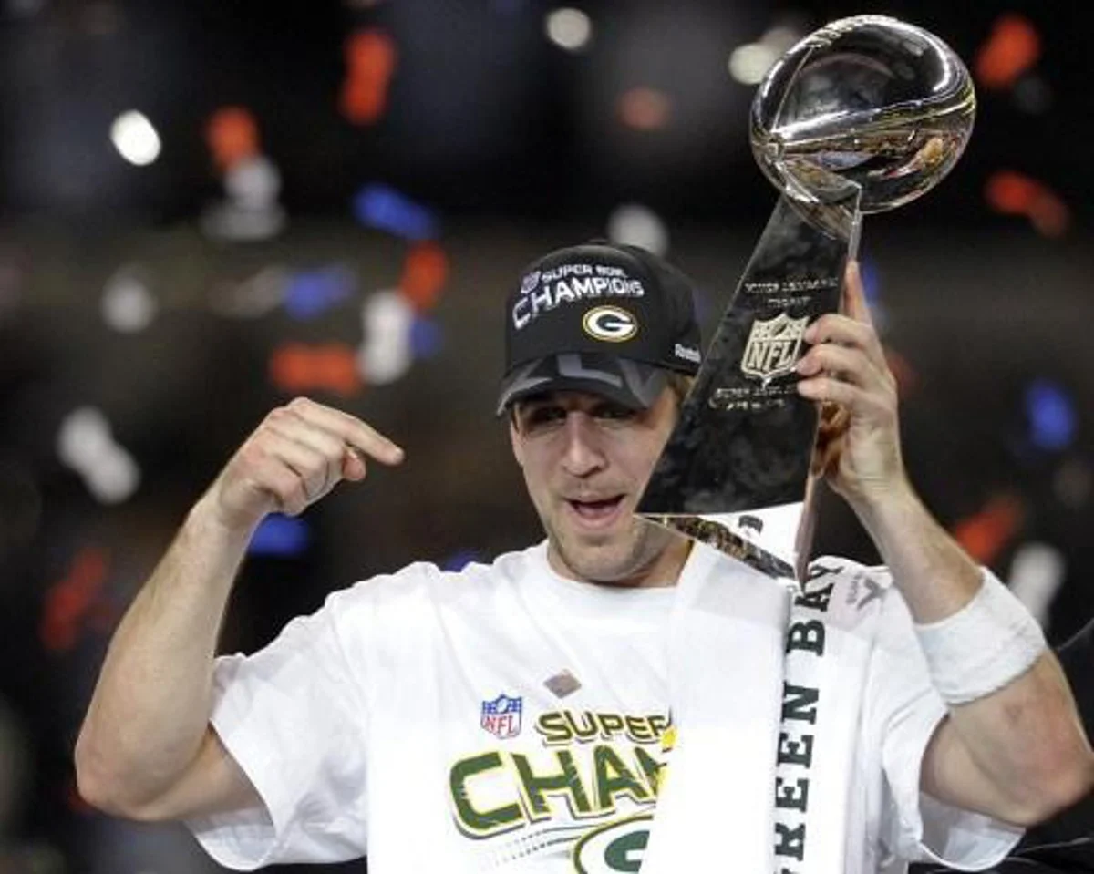 Green Bay Packers quarterback Aaron Rodgers celebrates with the trophy after the Packers defeated the Pittsburgh Steelers 31-25 in the NFL Super Bowl XLV football game at Cowboys Stadium on February 6, 2011 in Arlington, Texas. AFP PHOTO / TIMOTHY A. CLARY