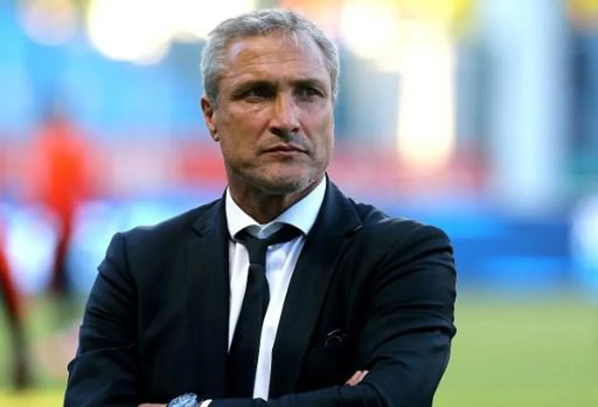 Lorient's head coach Bernard Casoni looks on during the L1/2 play-off football match between Troyes and Lorient on May 25, 2017 at the Aube Stadium in Troyes.  FRANCOIS NASCIMBENI / AFP