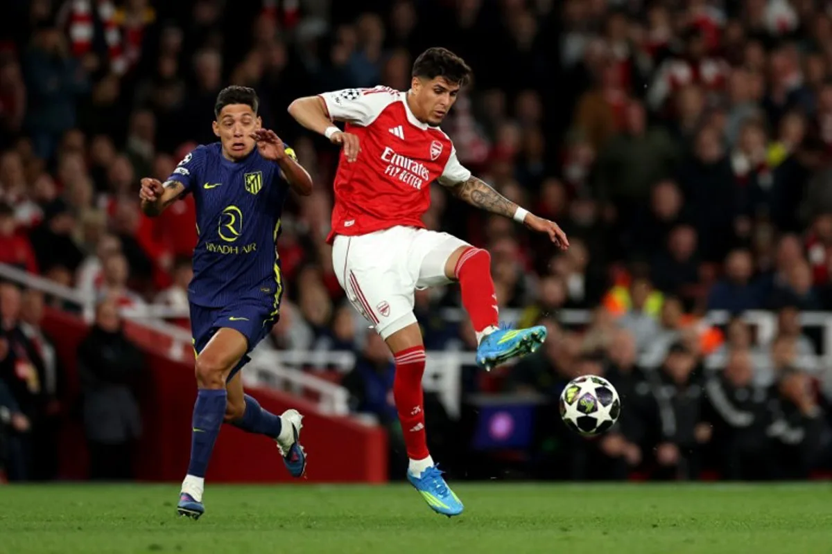 Arsenal's Ecuadorian defender #05 Piero Hincapie passes the ball during the UEFA Champions League second-leg semi-final football match between Arsenal and Atletico Madrid at the Emirates Stadium in north London on May 5, 2026.  Adrian Dennis / AFP
