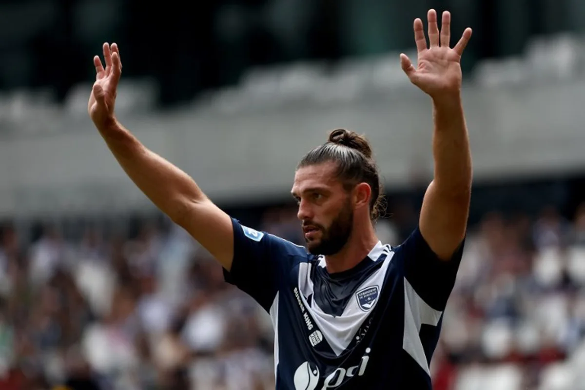 Girondins de Bordeaux's English forward Andy Carroll waves during the French Nationale 2 football match between Girondins de Bordeaux and Voltigeurs de Chateaubriant at the Matmut Atlantique Stadium in Bordeaux, south-western France, on September 21, 2024. After losing their professional status and being administratively demoted to Nationale 2, an amateur level, by the Direction Nationale du Controle de Gestion (DNCG) this summer, one of the biggest winners in French football is back on September 21, 2024. ROMAIN PERROCHEAU / AFP