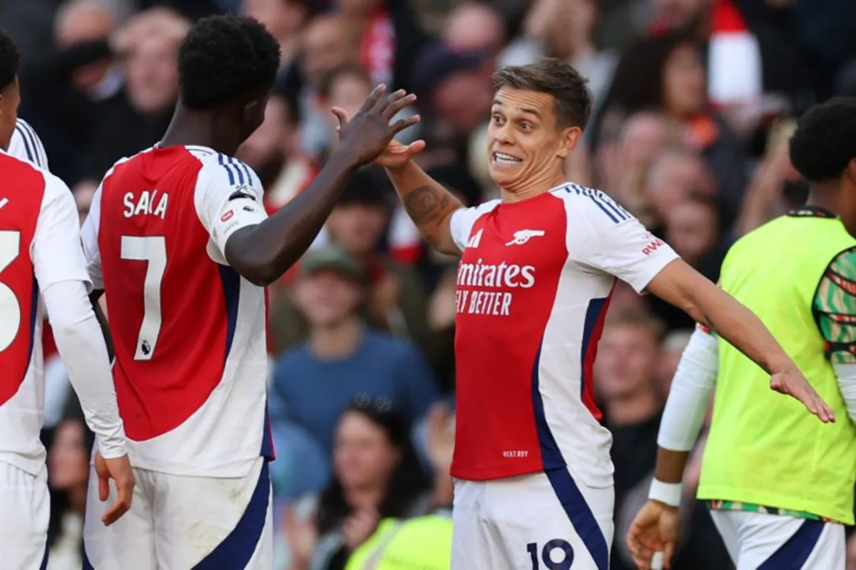 Arsenal's Belgian midfielder #19 Leandro Trossard (R) celebrates with Arsenal's English midfielder #07 Bukayo Saka (L) after scoring their third goal, later given as an own goal during the English Premier League football match between Arsenal and Leicester City at the Emirates Stadium in London on September 28, 2024.   Adrian Dennis / AFP