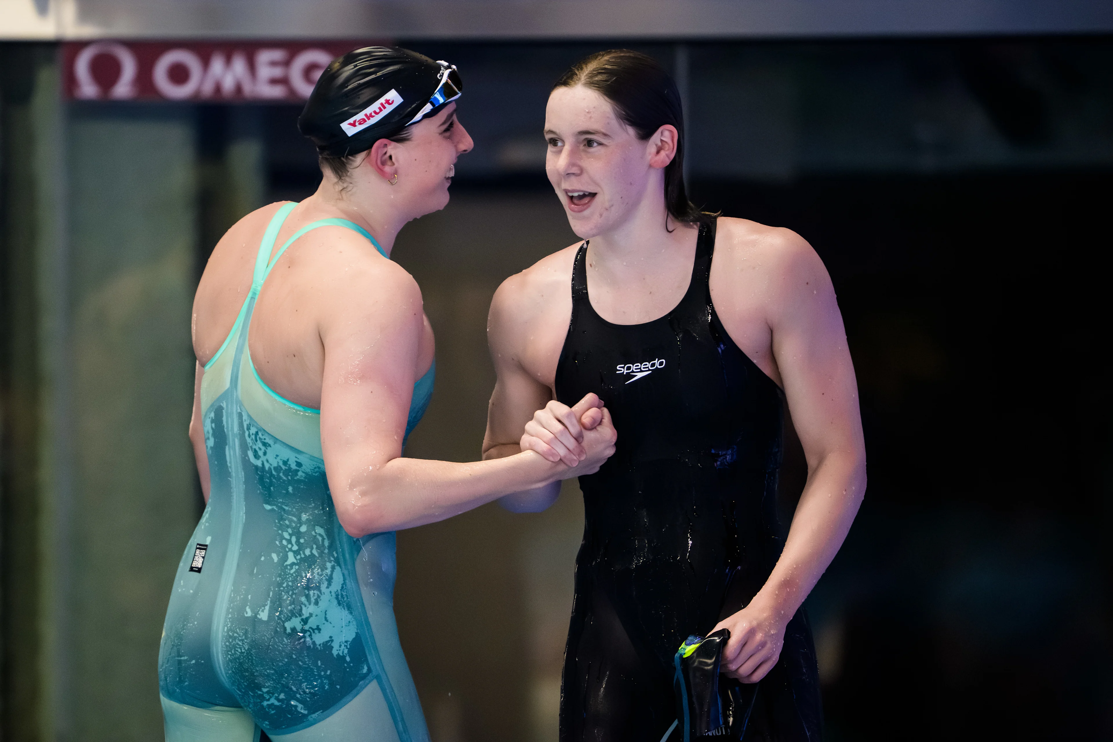 ATTENTION EDITORS - BENELUX ONLY - 250801 Angelina Köhler of Germany and Roos Vanotterdijk of Belgium after competing in women's 50 meters butterfly swimming semifinal during day 22 of the World Aquatics Championships on August 1, 2025 in Singapore. Photo: Joel Marklund / BILDBYRÅN / kod JM / JM0717 bbeng simning swimming svømming sim-vm vm sim-vm 2025 world aquatics championships 2025 dam