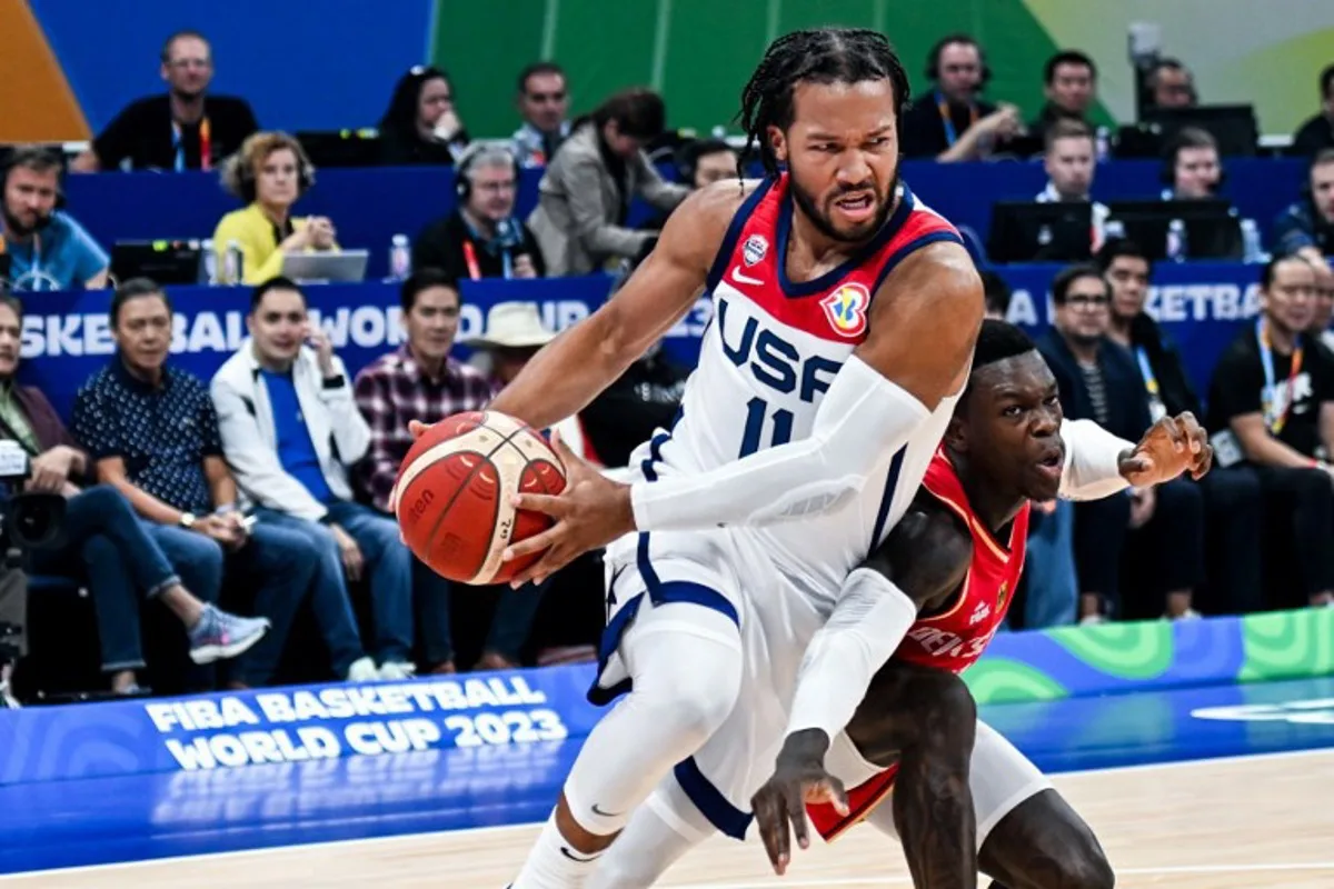 USA's Jalen Brunson (L) blows past Germany's Dennis Schroder during the FIBA Basketball World Cup semi-final match between USA and Germany in Manila on September 8, 2023.  SHERWIN VARDELEON / AFP