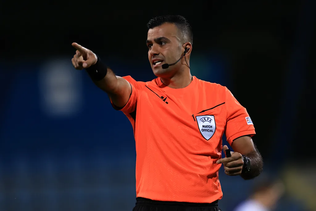 MEZOKOVESD, HUNGARY - AUGUST 22: Referee Rohit Saggi from Norway during the UEFA Europa League Play-Off First Leg match between Dinamo Minsk and Anderlecht at Municipal Stadium Mezokovesd on August 22, 2024 in Mezokovesd, Hungary. Photo: : Istvan Derencsenyi/PIXSELL BENELUX ONLY