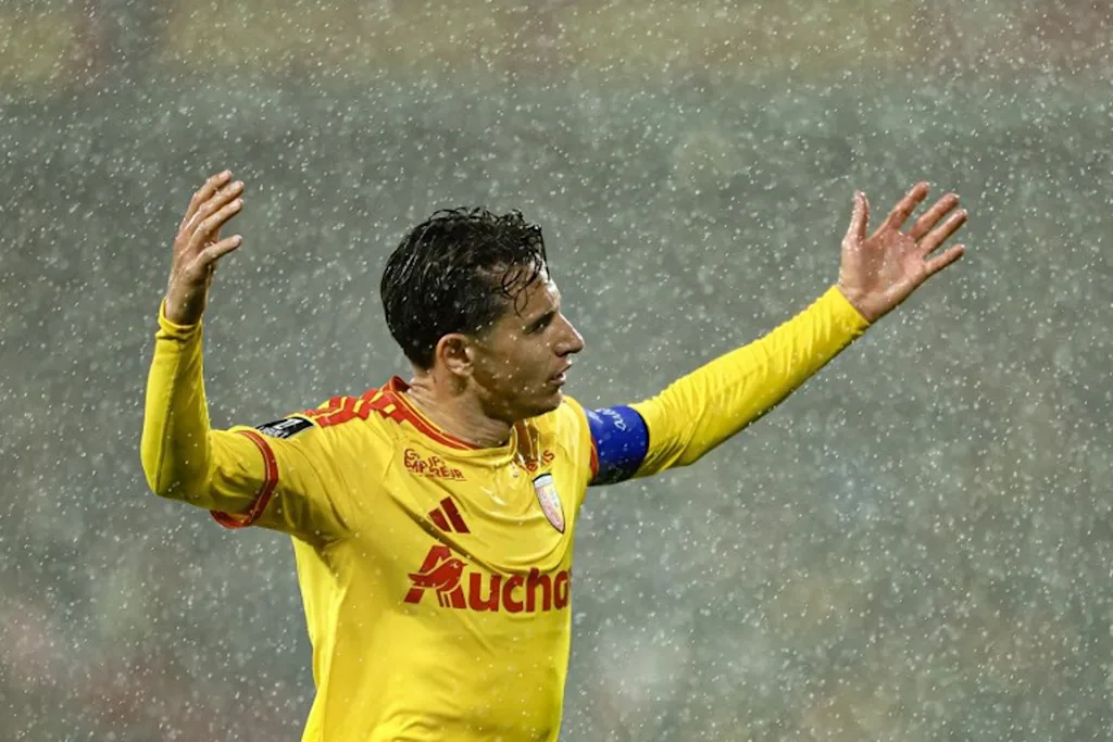 Lens' French forward #10 Florian Thauvin reacts during the French L1 football match between RC Lens and Olympique Lyonnais (OL) at the Stade Bollaert-Delelis in Lens, northern France, on October 9, 2026.  Sameer AL-DOUMY / AFP