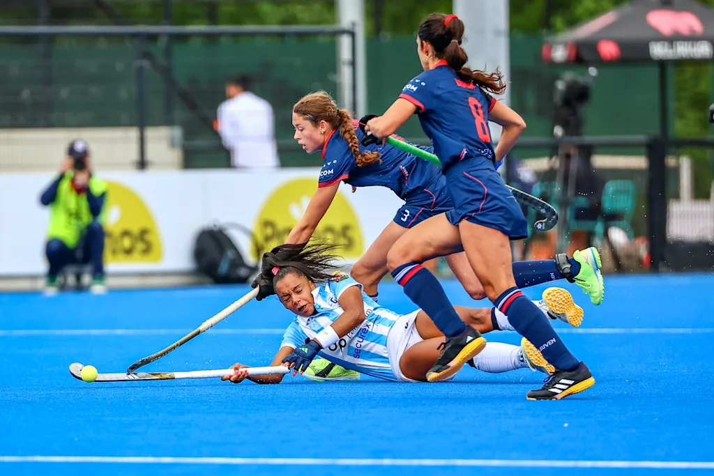Gantoise's Ambre Ballenghien fight for the ball during a hockey game between Gantoise and Leuven, Sunday 18 May 2025 in Gent, in the semi-finals of the playoffs in the Belgian Hockey League women during the 2024-2025 season. BELGA PHOTO DAVID PINTENS