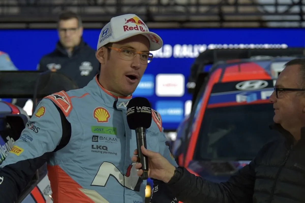 Belgium driver Thierry Neuville (L) speaks with the press during the Rally Chile Bio Bio ceremonial start, at the Plaza de la Independencia in Concepcion, Chile, on September 26, 2024.  GUILLERMO SALGADO / AFP