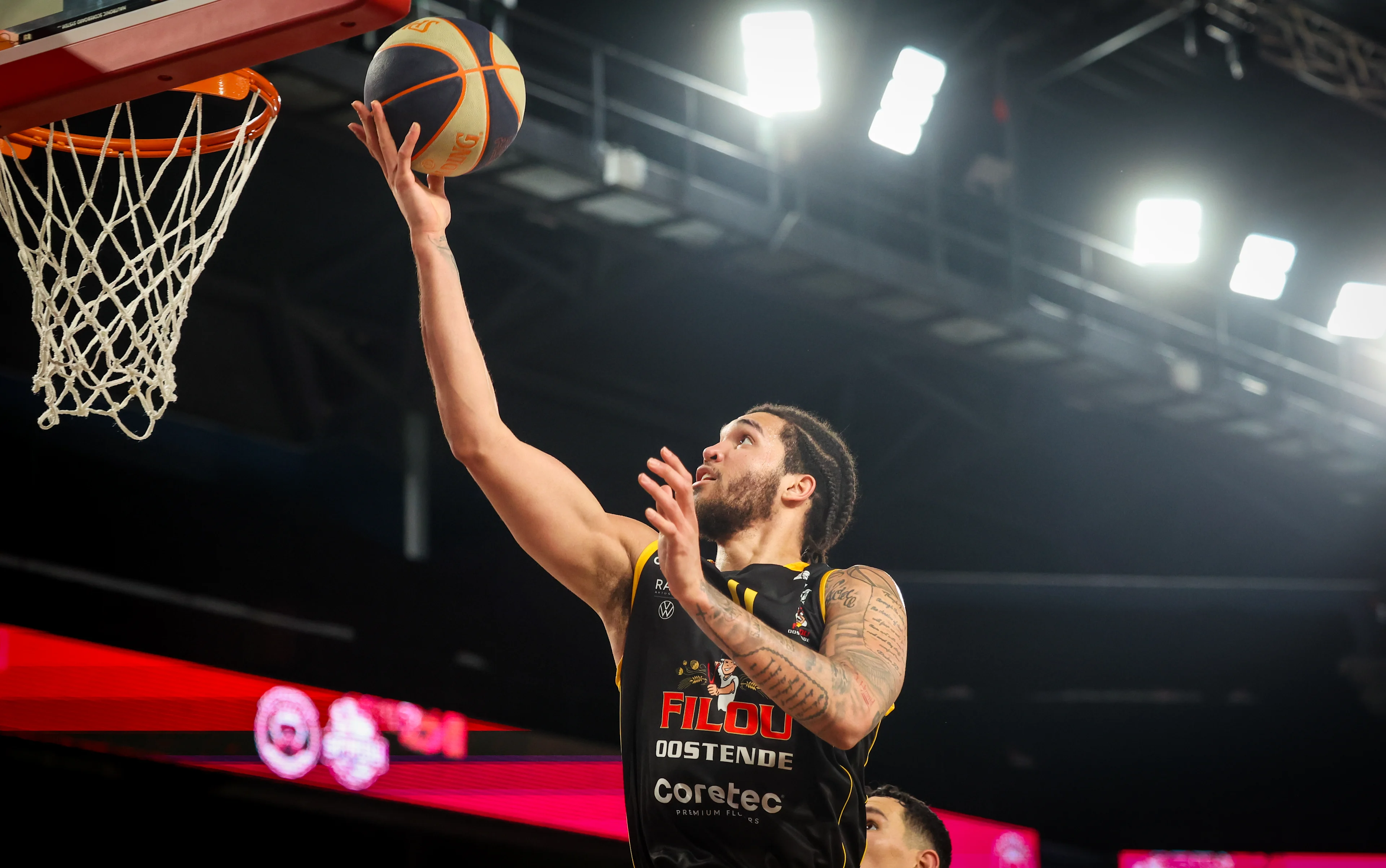 Oostende's Timmy Allen pictured in action during a basketball match between Spirou Charleroi and BC Oostende, Friday 03 January 2025 in Charleroi, a quarter-finals 1st leg game in the Lotto Basketball competitiion. BELGA PHOTO VIRGINIE LEFOUR