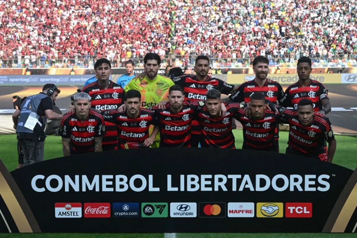 Flamengo team pose for a team photo ahead of the all Brazilian Copa Libertadores final football match between Palmeiras and Flamengo at Monumental 'U' Marathon stadium in Lima on November 29, 2025. ERNESTO BENAVIDES / AFP