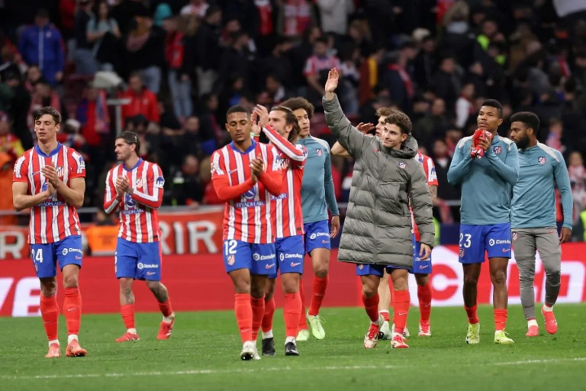 Atletico Madrid's Argentine forward #19 Julian Alvarez (C,R) and teammates celebrate victory at the end of the Spanish league football match between Club Atletico de Madrid and CA Osasuna at the Metropolitano stadium in Madrid on January 12, 2025. Atletico won 1-0. Thomas COEX / AFP