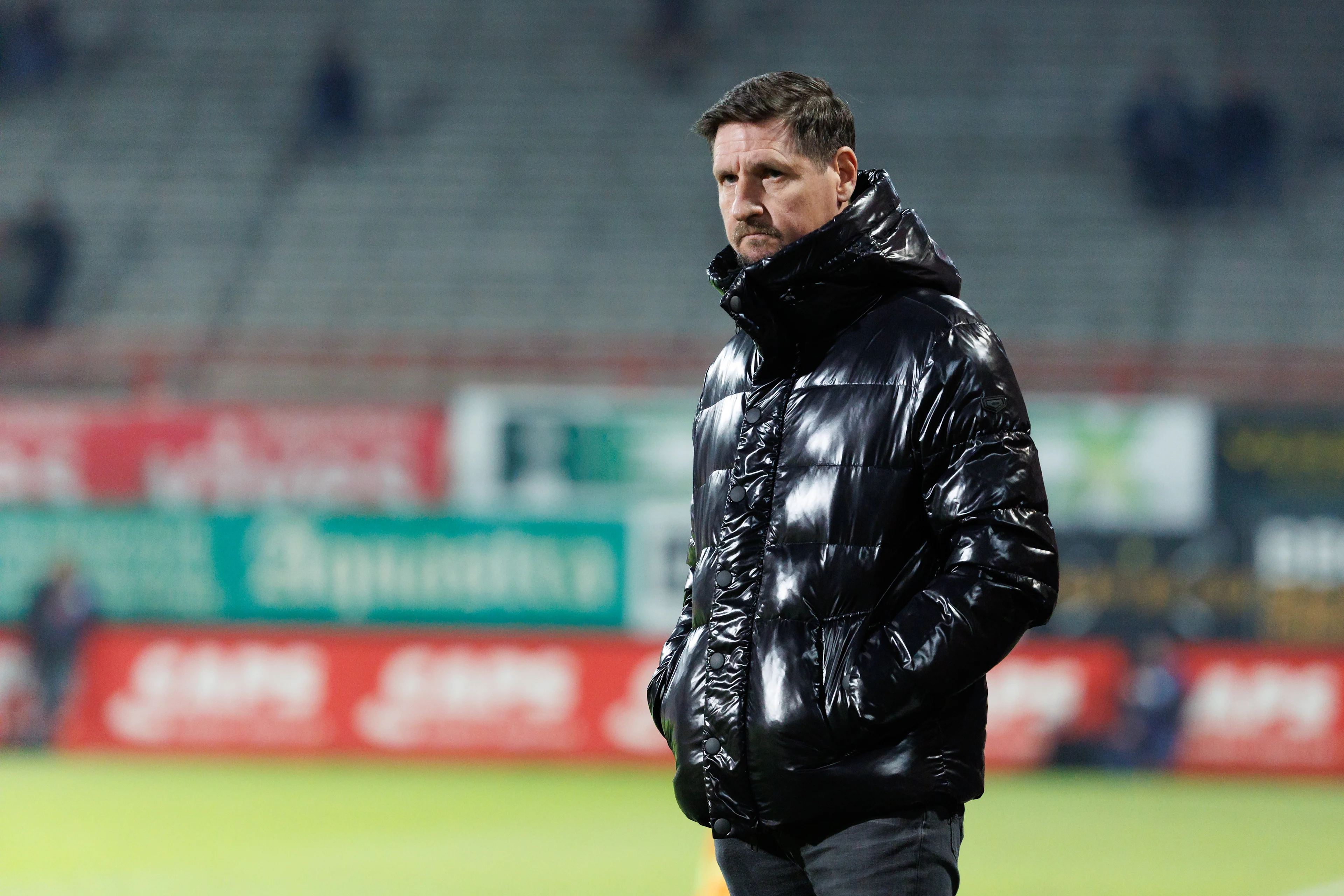 Kortrijk's head coach Glen De Boeck pictured during a Croky Cup 1/8 final match between KV Kortrijk and RWD Molenbeek, in Heule, Kortrijk, Tuesday 05 December 2023. BELGA PHOTO KURT DESPLENTER