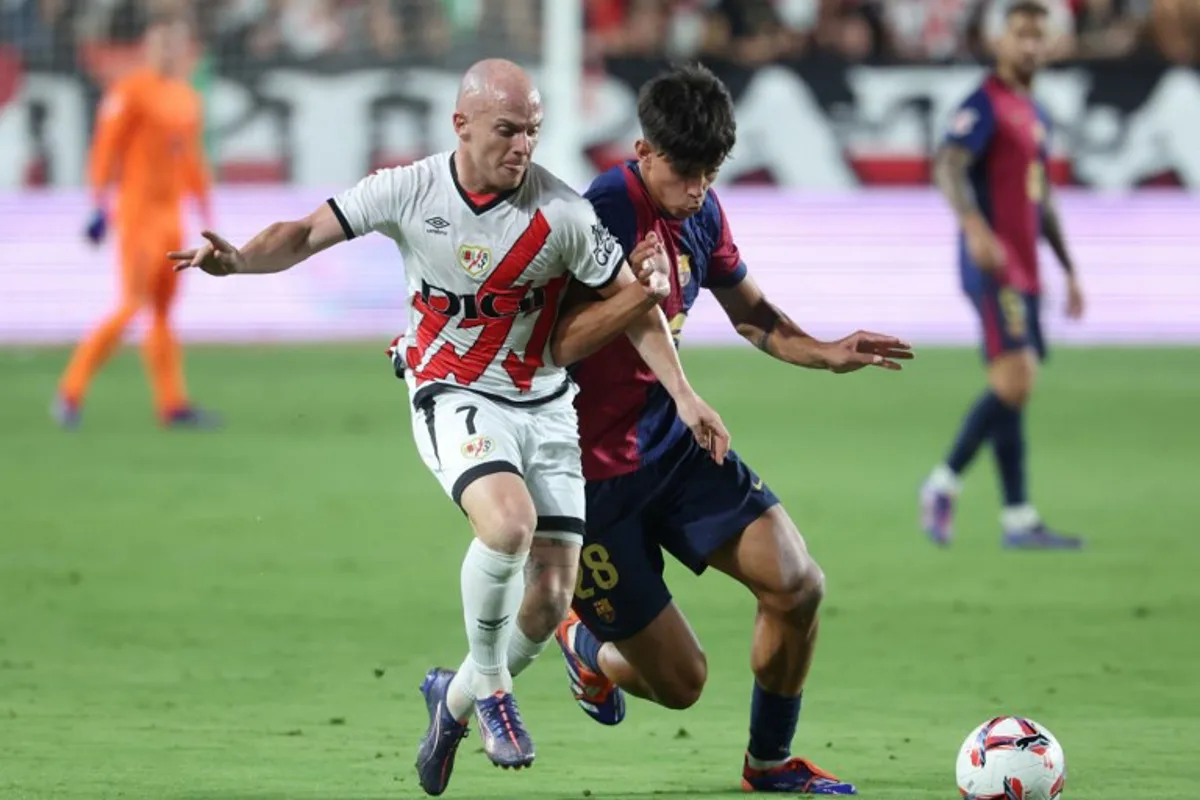 Rayo Vallecano's Spanish forward #07 Isi Palazon fights for the ball with Barcelona's Spanish midfielder #28 Marc Bernal during the Spanish league football match between Rayo Vallecano de Madrid and FC Barcelona at the Vallecas stadium in Madrid on August 27, 2024.  Pierre-Philippe MARCOU / AFP