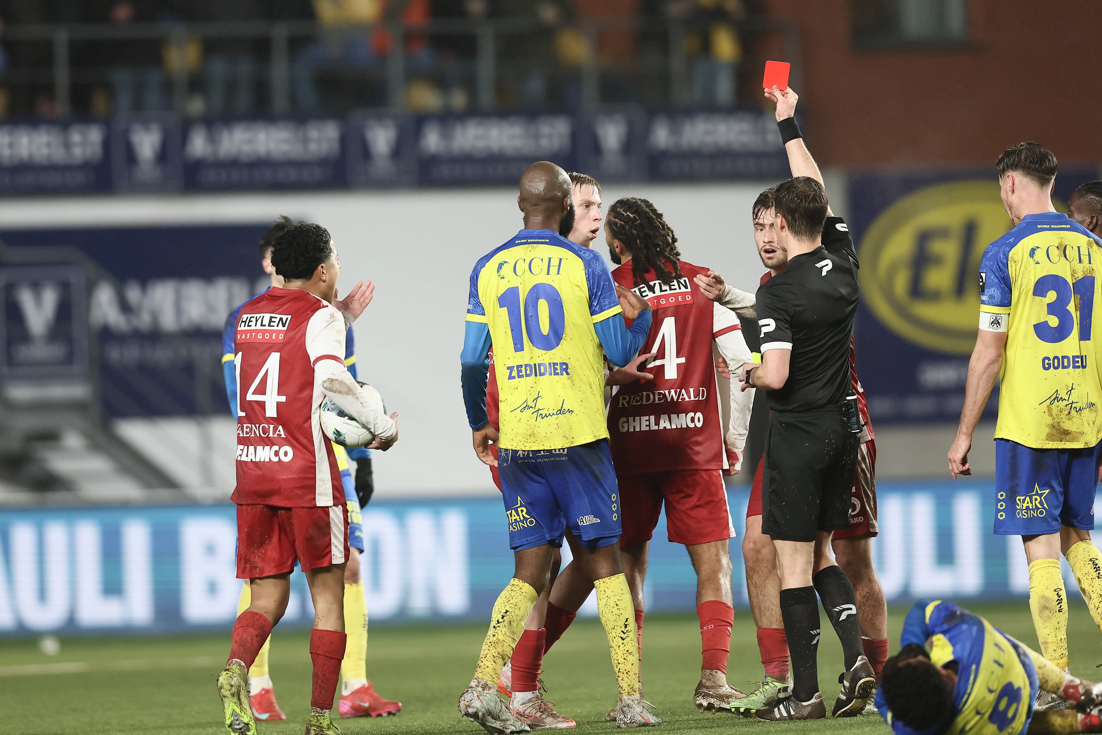 Antwerp's Jairo Riedewald leaves the field after receiving a red card during a soccer match between Sint-Truidense VV and Royal Antwerp FC, Friday 24 January 2025 in Sint-Truiden, on day 23 of the 2024-2025 season of the 'Jupiler Pro League' first division of the Belgian championship. BELGA PHOTO BRUNO FAHY