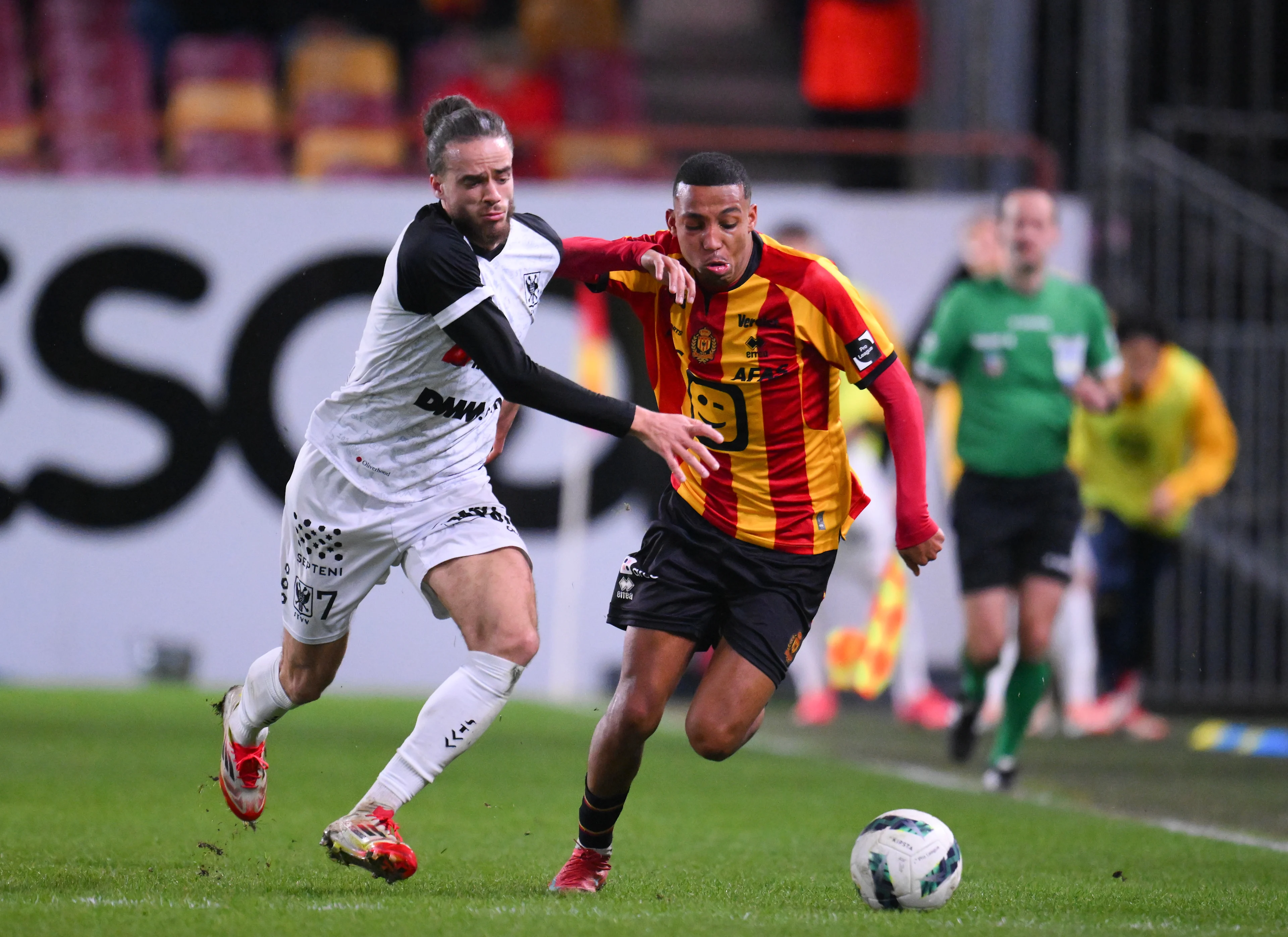 STVV's Matt Lendfers and Mechelen's Rafik Belghali fight for the ball during a soccer match between KV Mechelen and Sint-Truiden VV, Friday 21 February 2025 in Mechelen, on day 27 of the 2024-2025 season of the 'Jupiler Pro League' first division of the Belgian championship. BELGA PHOTO JOHN THYS