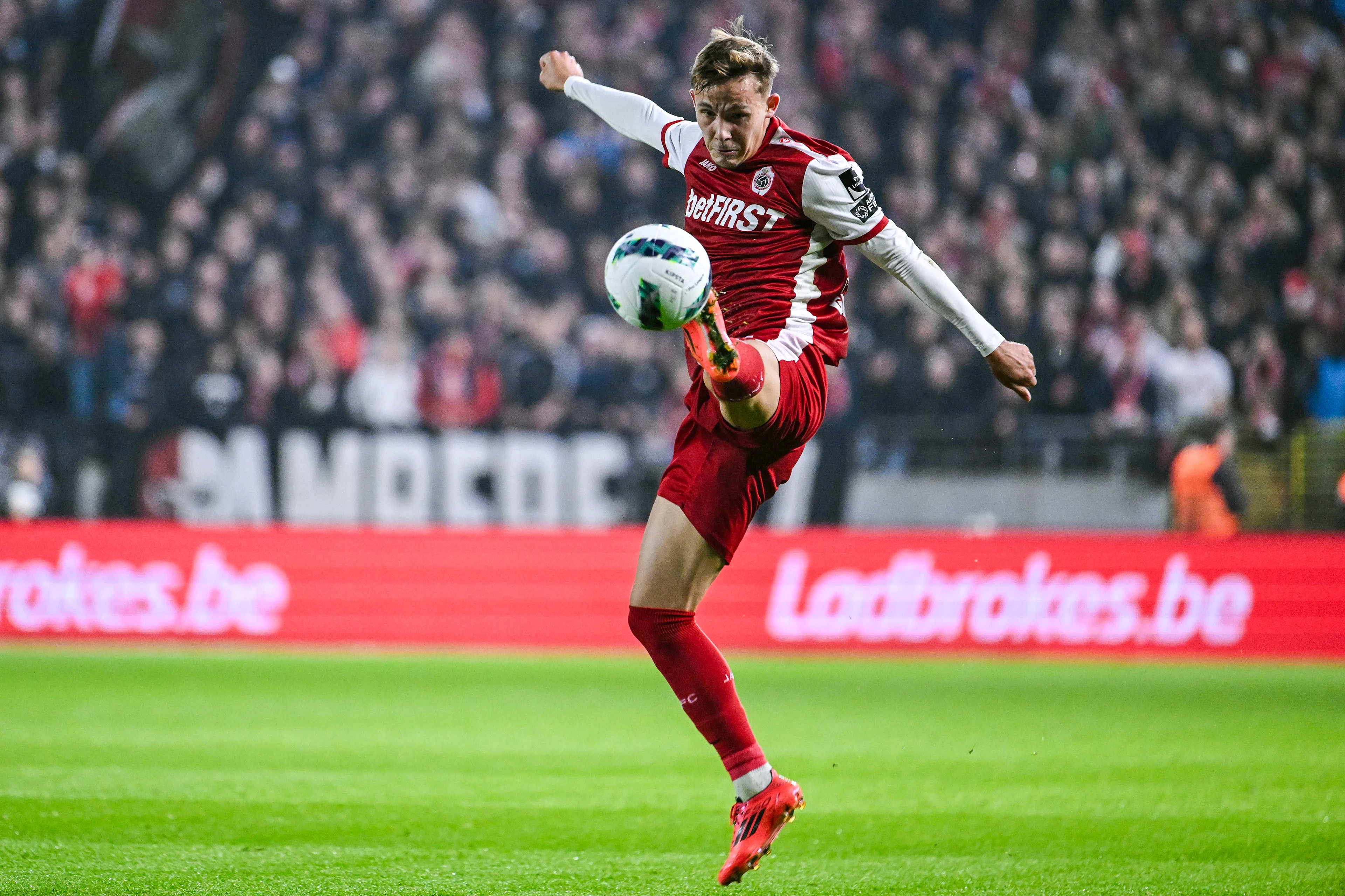 Antwerp's Jacob Ondrejka pictured in action during a soccer game between JPL club Royal Antwerp and second division club KMSK Deinze, Thursday 31 October 2024 in Deurne, in the round 1 of 16 of the 'Croky Cup' Belgian soccer cup. BELGA PHOTO TOM GOYVAERTS