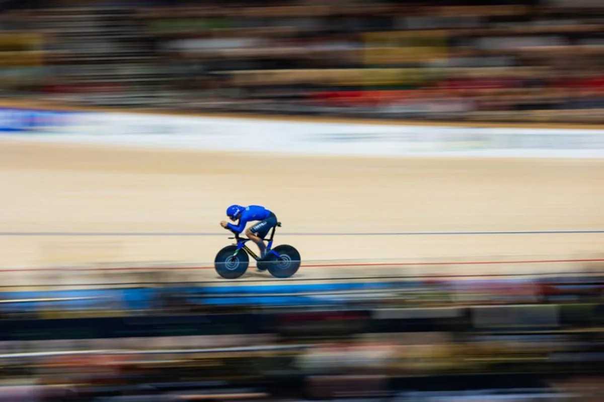 Italy's Jonathan Milan competes during the men's individual pursuit qualifying race of the UCI Track Cycling World Championships in Ballerup, Denmark, on October 18, 2024.  JONATHAN NACKSTRAND / AFP