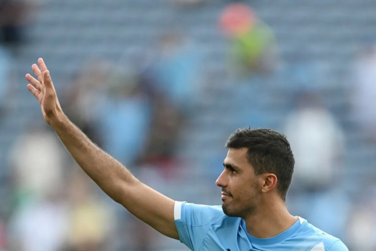 Manchester City's Spanish midfielder #16 Rodri greets the fans after winning the FIFA Club World Cup 2025 Group D football match between Italy's Juventus and England's Manchester City at the Camping World stadium in Orlando on June 26, 2025. Chandan KHANNA / AFP