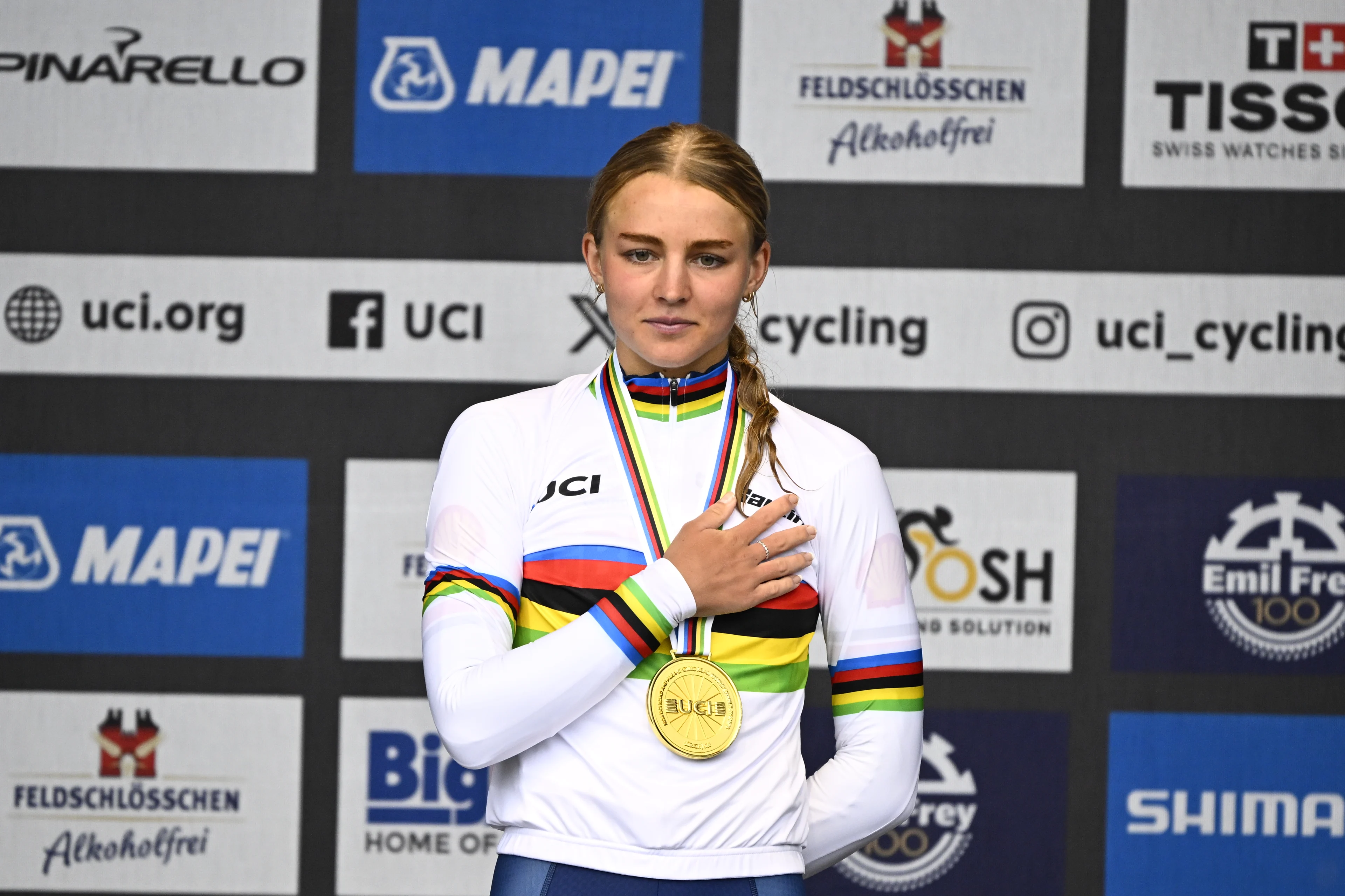 British Cat Ferguson celebrates on the podium after winning the Men road race in the H1-H2 category at the 2024 UCI Road and Para-Cycling Road World Championships, Thursday 26 September 2024, in Zurich, Switzerland. The Worlds are taking place from 21 to 29 September. BELGA PHOTO JASPER JACOBS