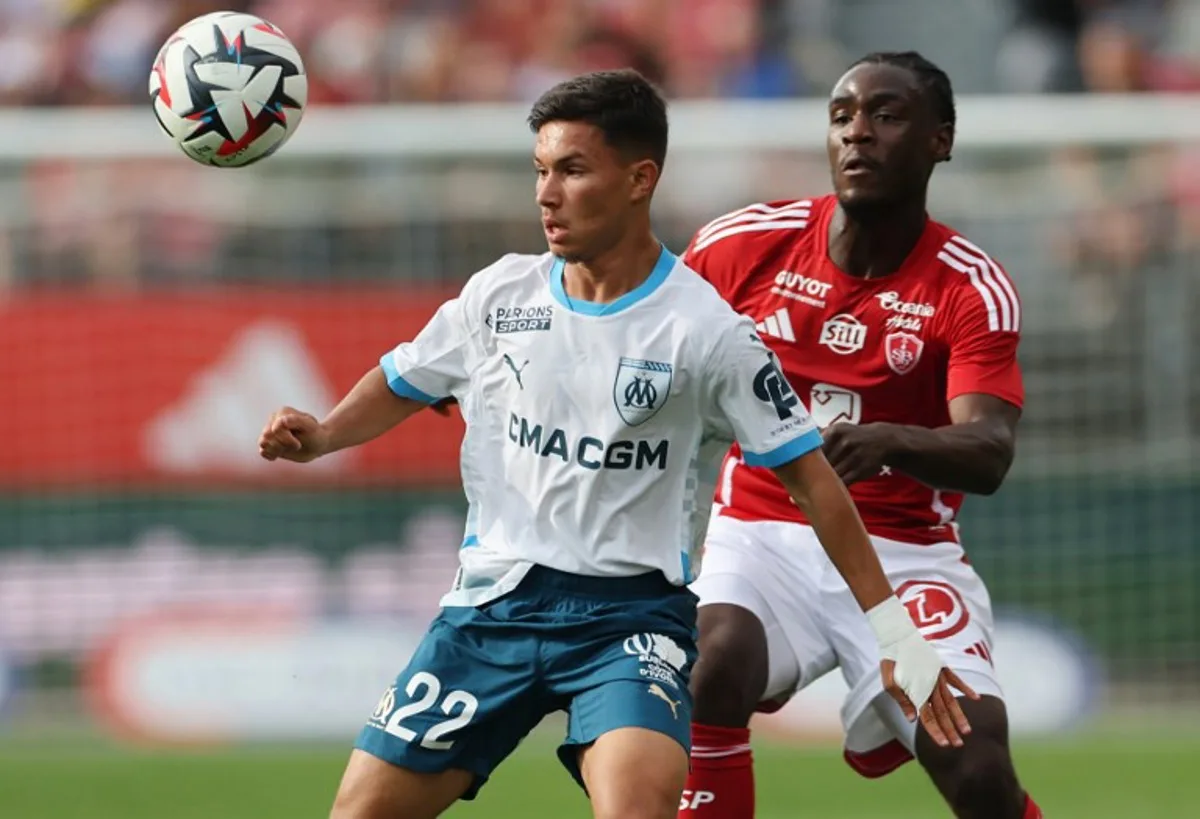 Marseille's French forward #22 Enzo Sternal (L) fighst for the ball with Brest's French midfielder #18 Hianga'a Mbock during the French L1 football match between Stade Brestois 29 (Brest) and Olympique Marseille (OM) at the Stade Francis-Le Ble in Brest, western France on August 17, 2024.  FRED TANNEAU / AFP