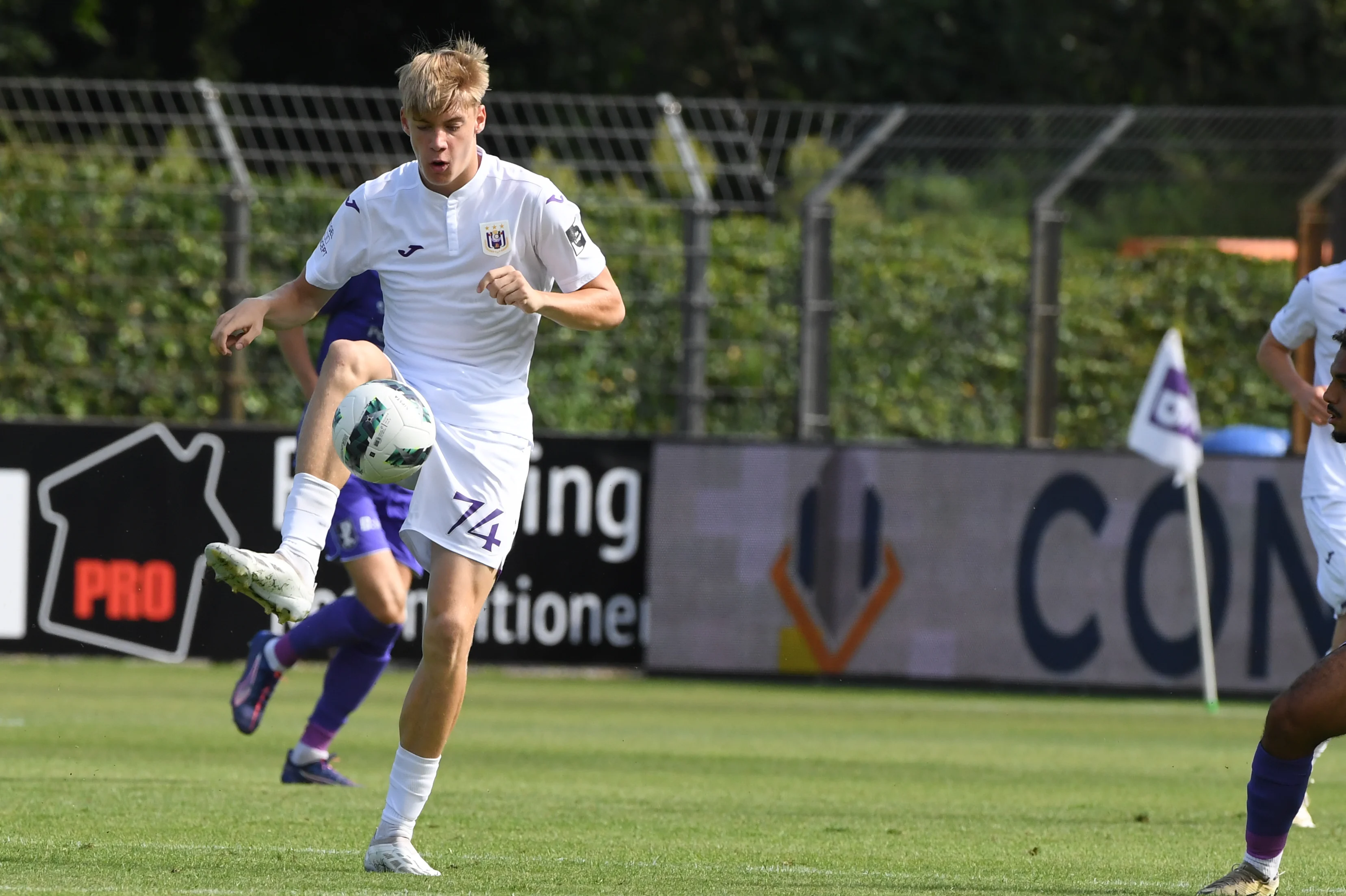 RSCA Futures' Nathan De Cat pictured in action during a soccer game between Patro Eisden and RSCA Futures, on day 2 of the 2024-2025 'Challenger Pro League' 1B second division of the Belgian championship, Saturday 24 August 2024. BELGA PHOTO JILL DELSAUX