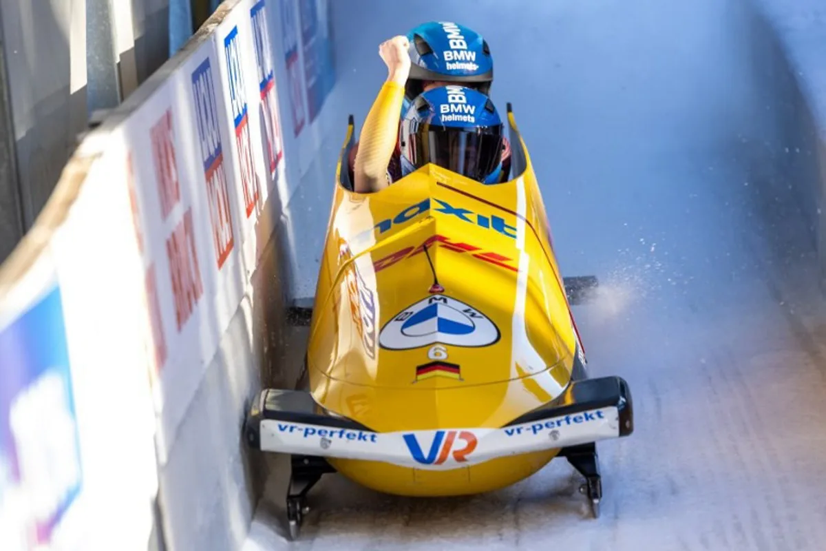 Germany's Lisa Buckwitz und Vanessa Mark celebrate after the 2nd run of women doubles bobsleigh competition of the IBSF Bobsleig World Cup in Innsbruck on December 16, 2023.  Johann GRODER / APA / AFP