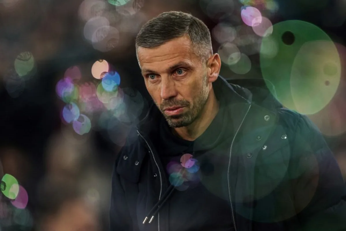 Wolverhampton Wanderers' English head coach Gary O'Neil reacts prior to the English Premier League football match between West Ham United and Wolverhapton Wanderers at the London Stadium, in London on December 9, 2024.  Adrian Dennis / AFP