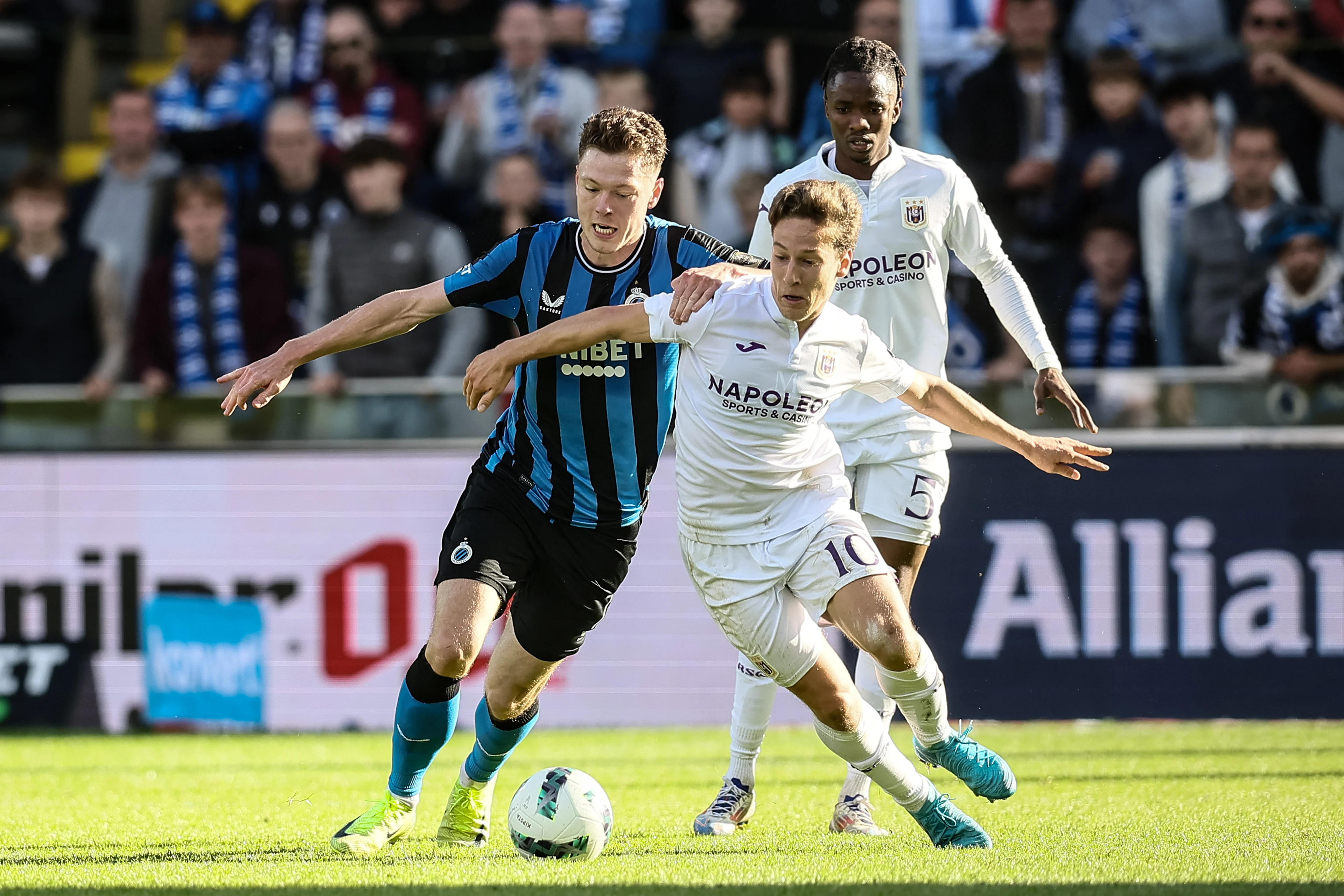 Club's Andreas Skov Olsen and Anderlecht's Yari Verschaeren fight for the ball during a soccer match between Club Brugge and RSC Anderlecht, Sunday 27 October 2024 in Brugge, on day 12 of the 2024-2025 season of the 'Jupiler Pro League' first division of the Belgian championship. BELGA PHOTO BRUNO FAHY