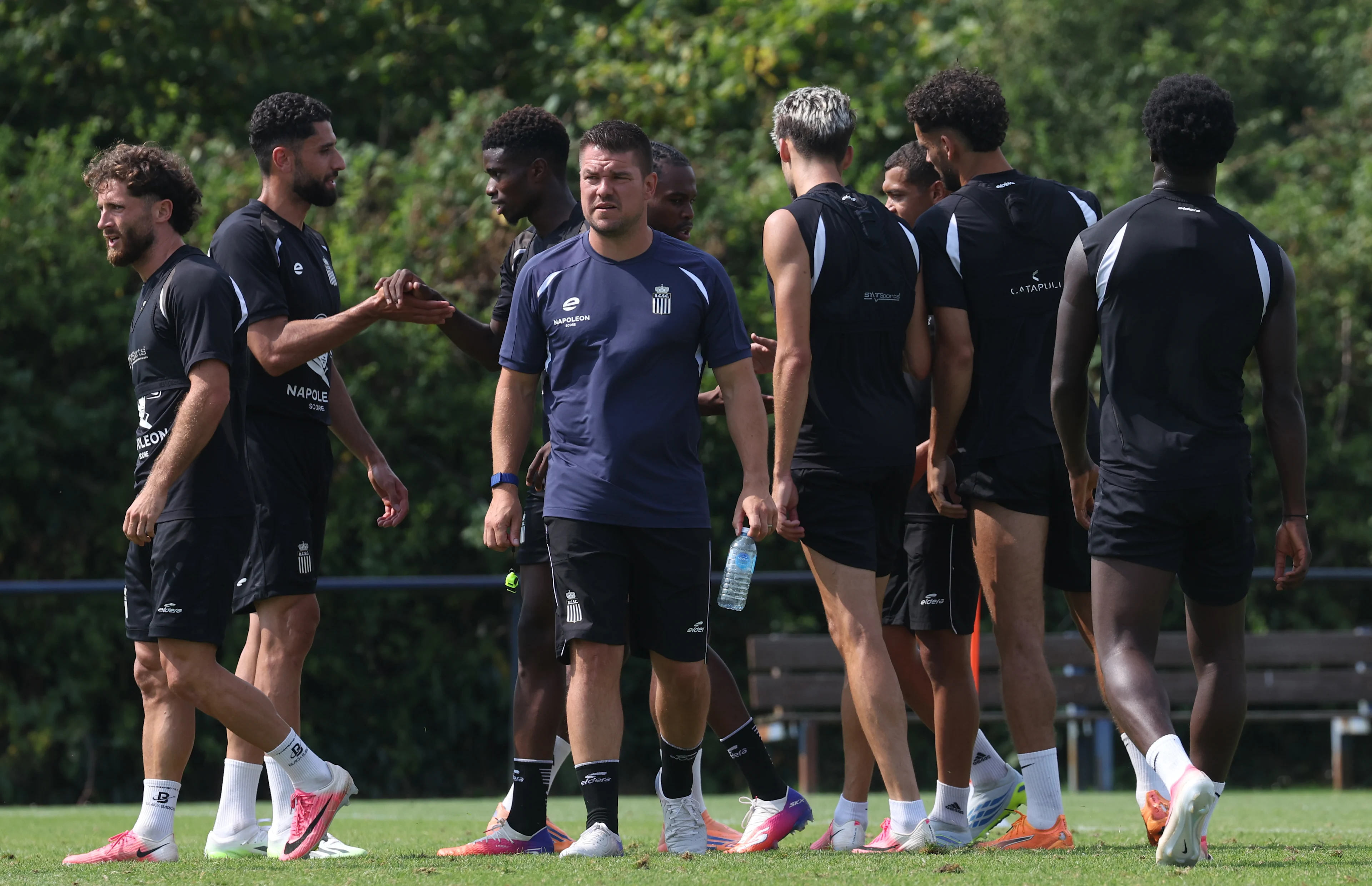 Charleroi head coach Mario Kohnen talks to his players during the summer training camp of Belgian first division soccer team Sporting Charleroi in Venlo, the Netherlands on Thursday 16 July 2026, to prepare for the upcoming 2026-2027 season. BELGA PHOTO VIRGINIE LEFOUR